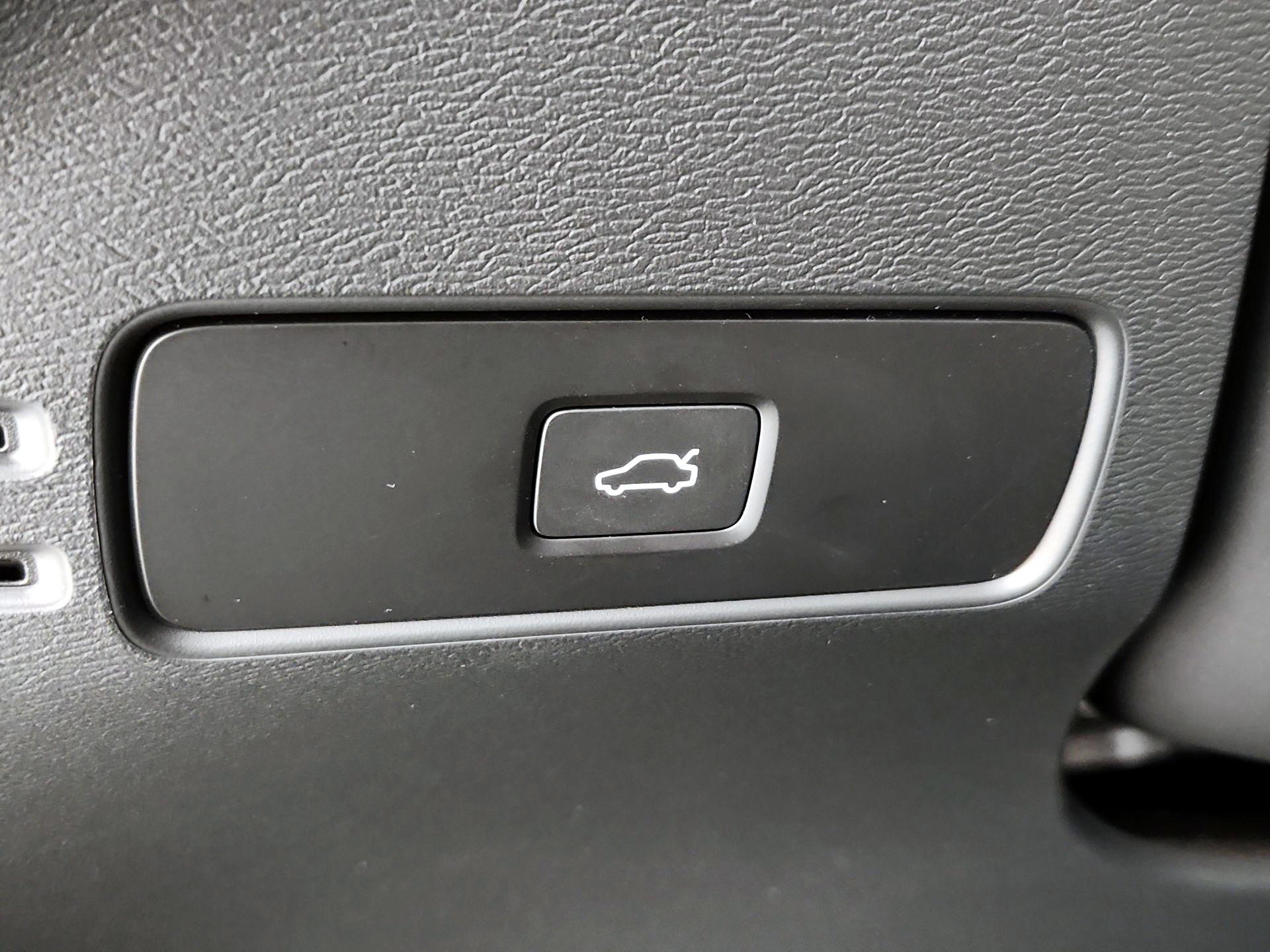 Thumbnail: 2024 Volvo XC40 - 13