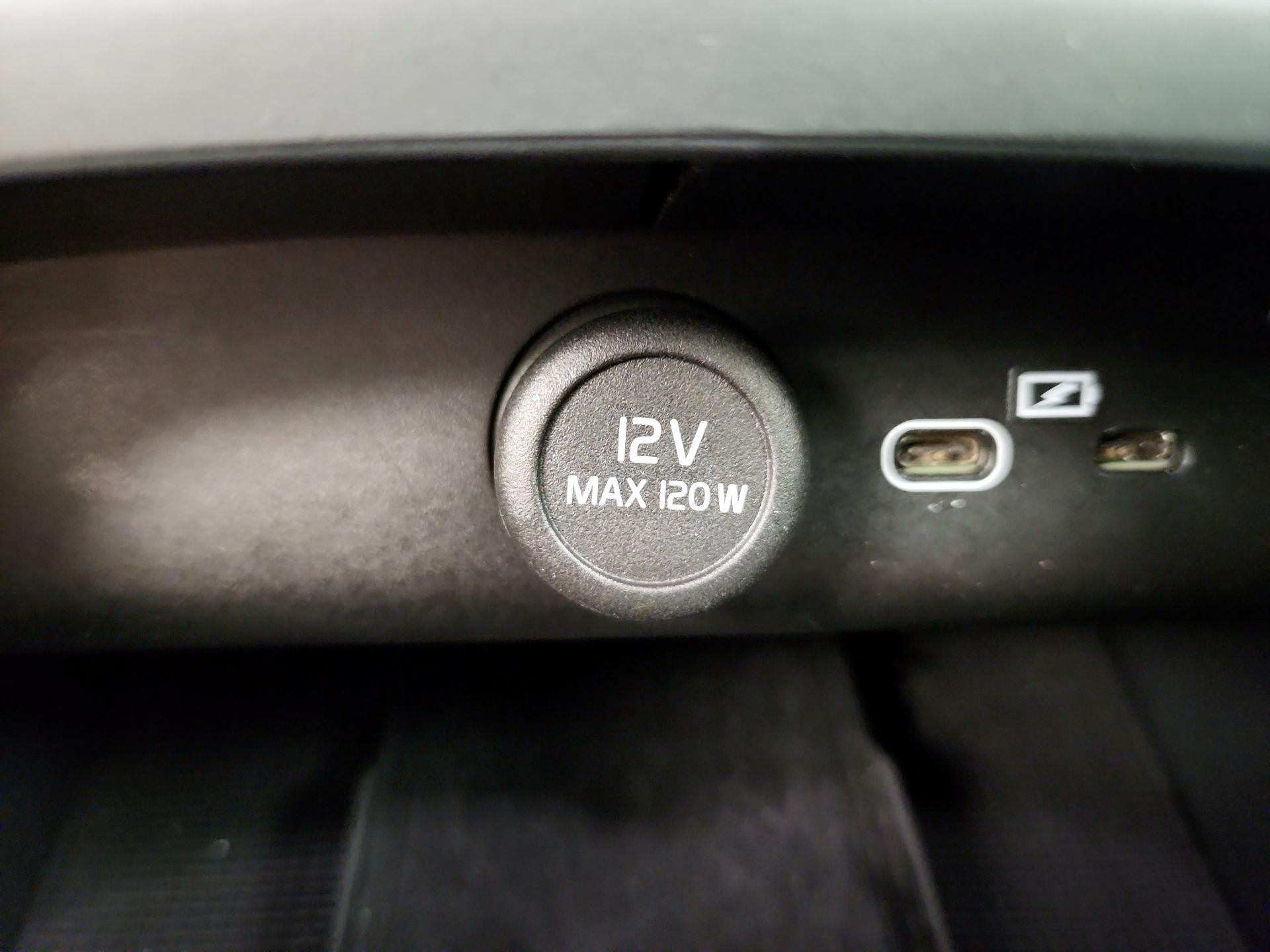 Thumbnail: 2024 Volvo XC40 - 19