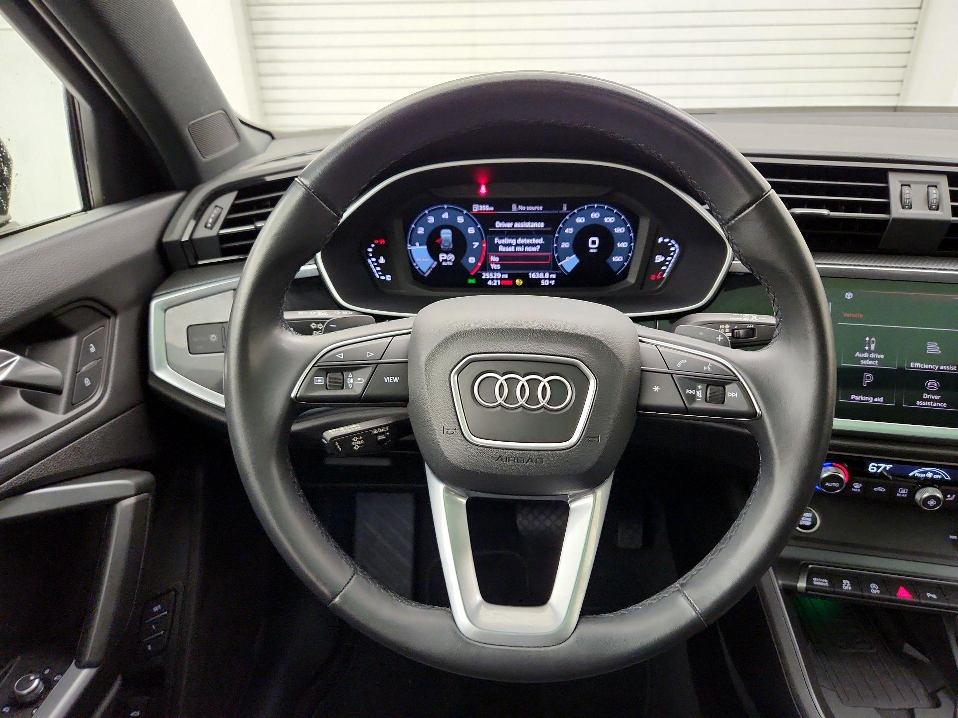 Thumbnail: 2023 Audi Q3 - 10