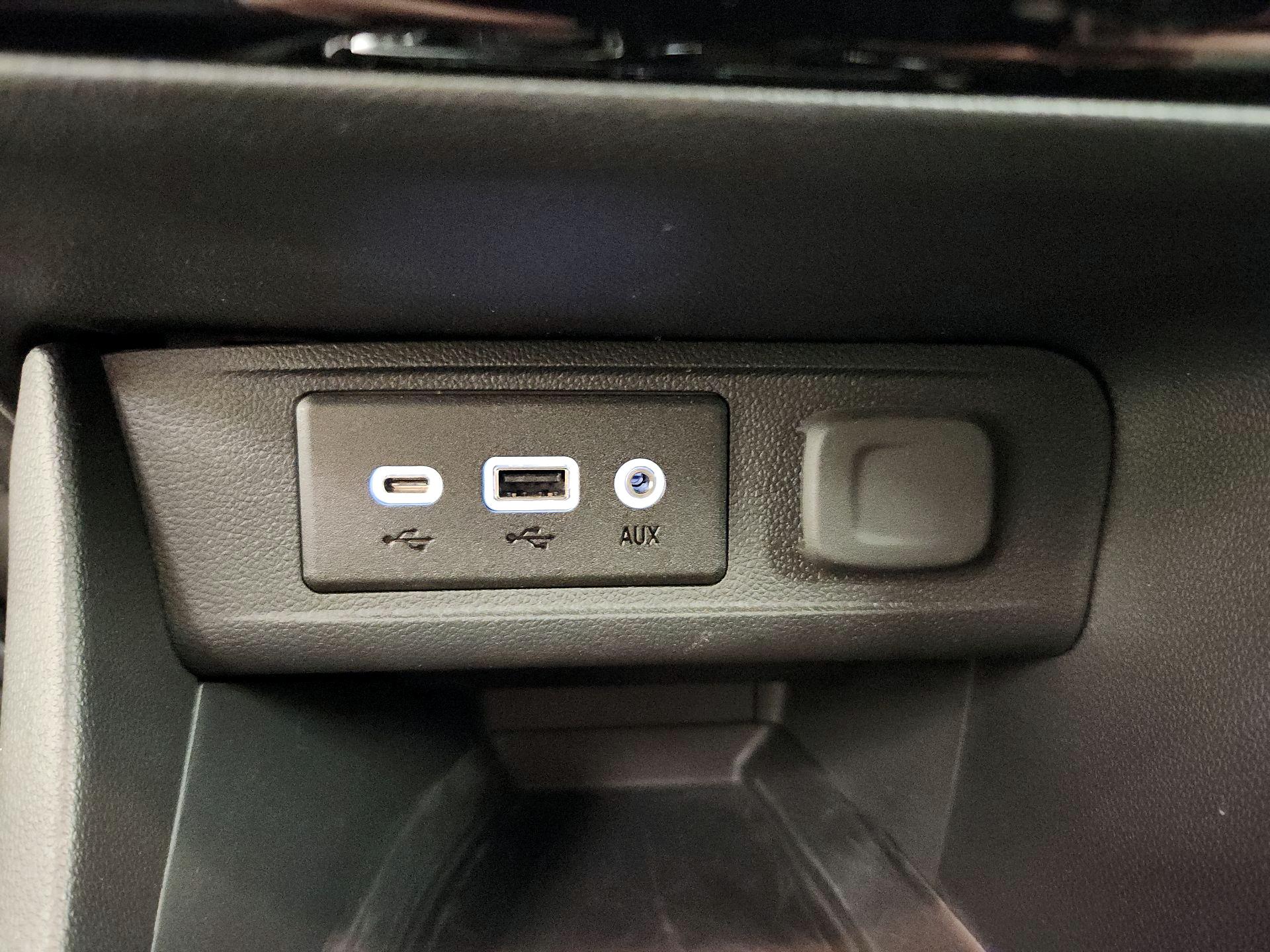 Thumbnail: 2023 Buick Encore GX - 18