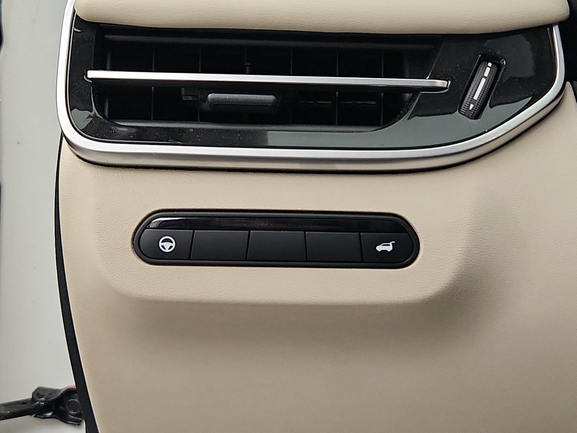 Thumbnail: 2024 INFINITI QX60 - 13