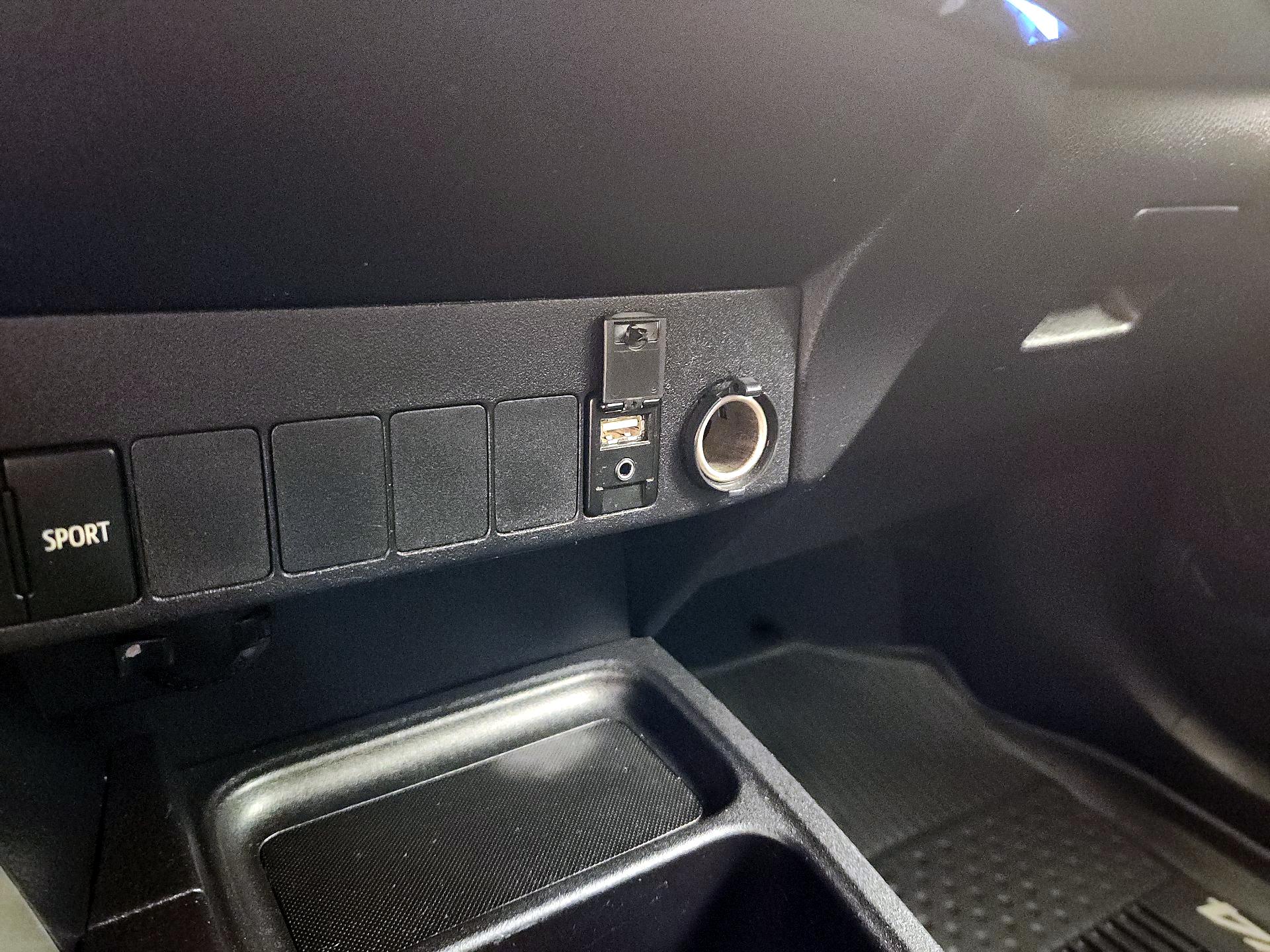 Thumbnail: 2017 Toyota RAV4 - 18