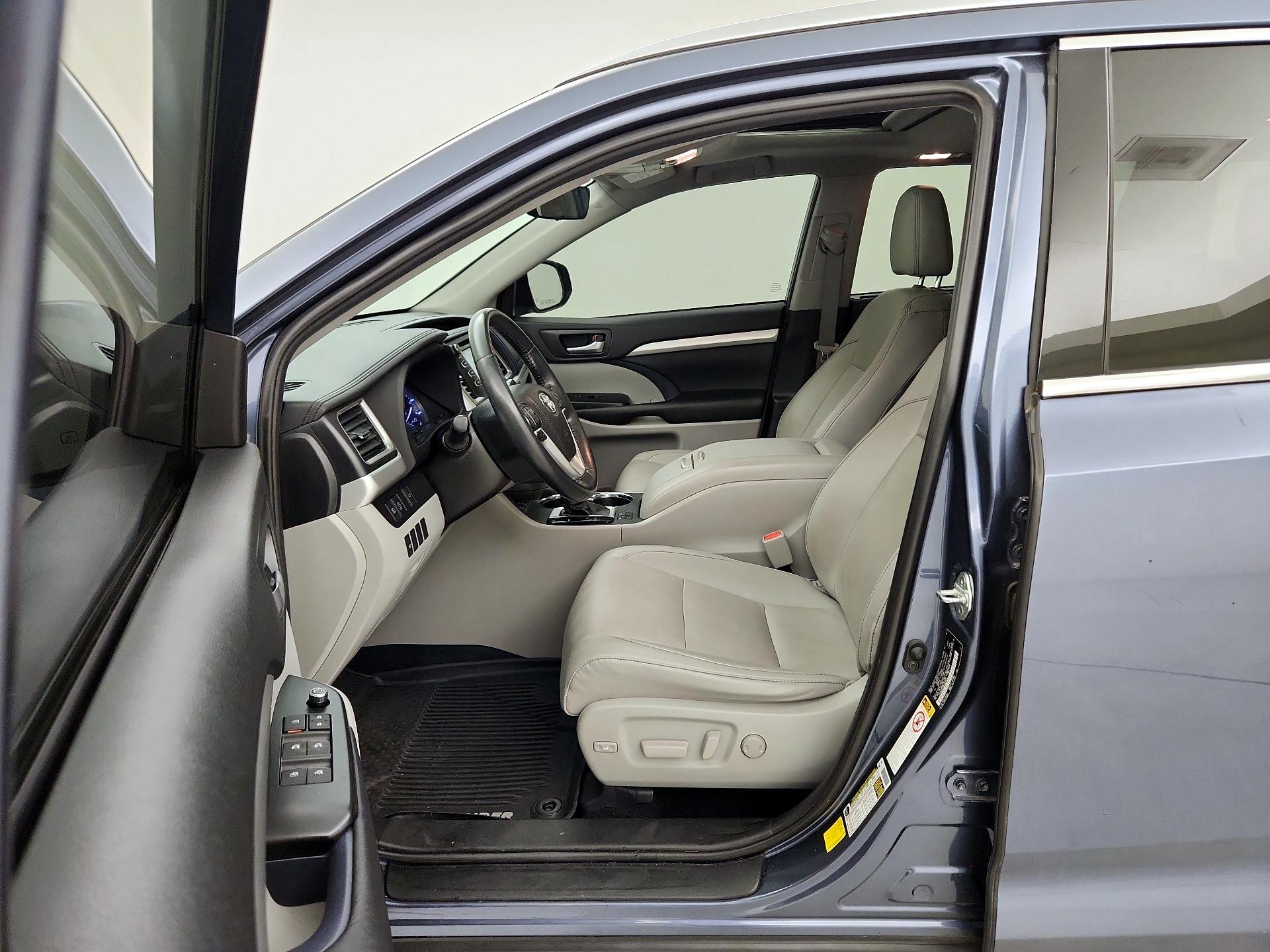 Thumbnail: 2019 Toyota Highlander - 11