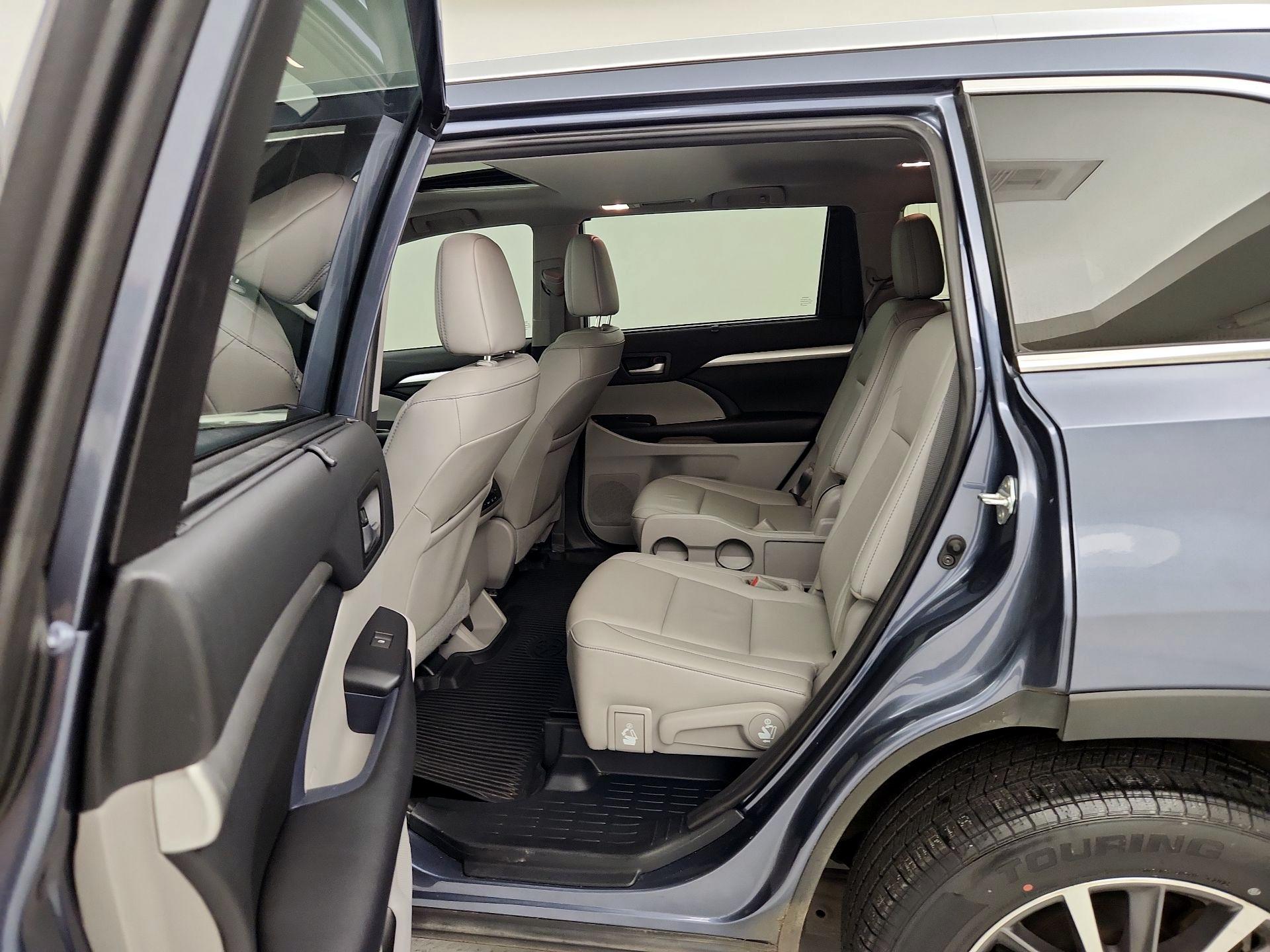 Thumbnail: 2019 Toyota Highlander - 20