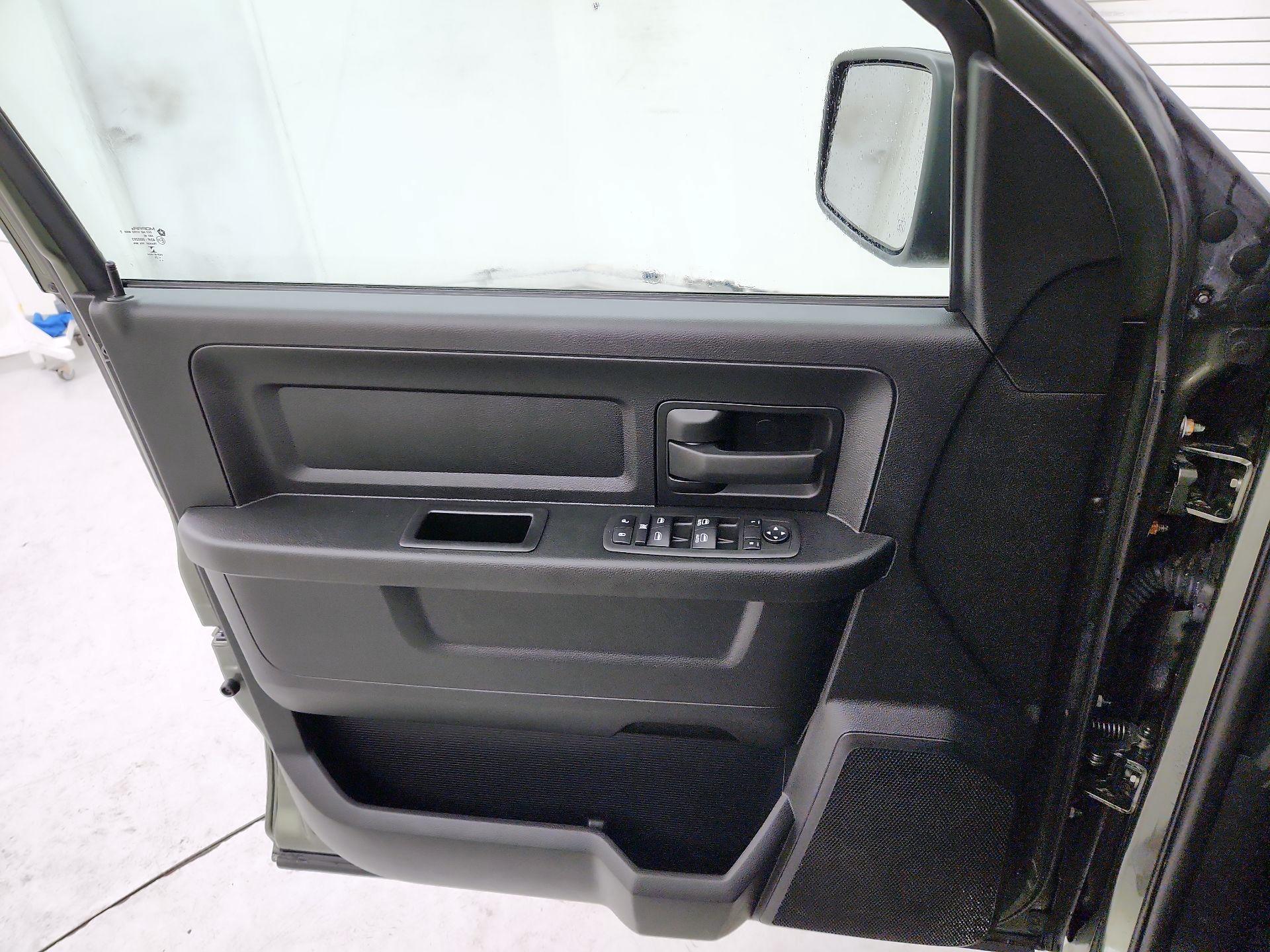 Thumbnail: 2021 RAM 1500 Classic - 12