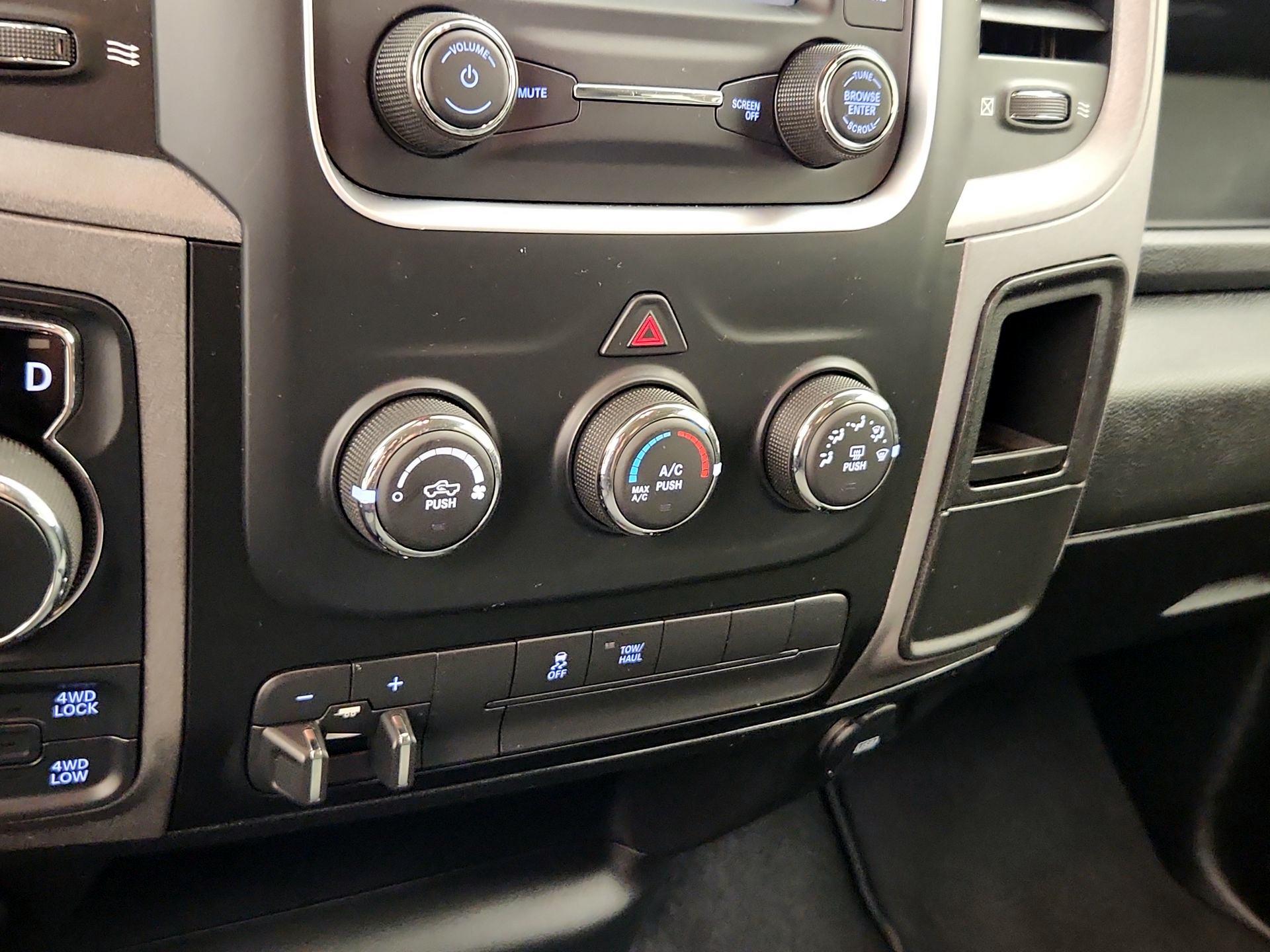 Thumbnail: 2021 RAM 1500 Classic - 16