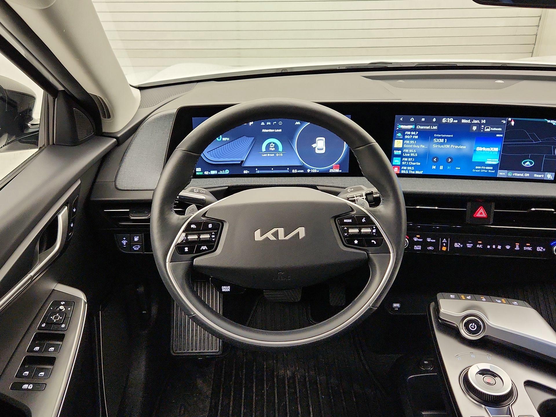 Thumbnail: 2022 Kia EV6 - 10