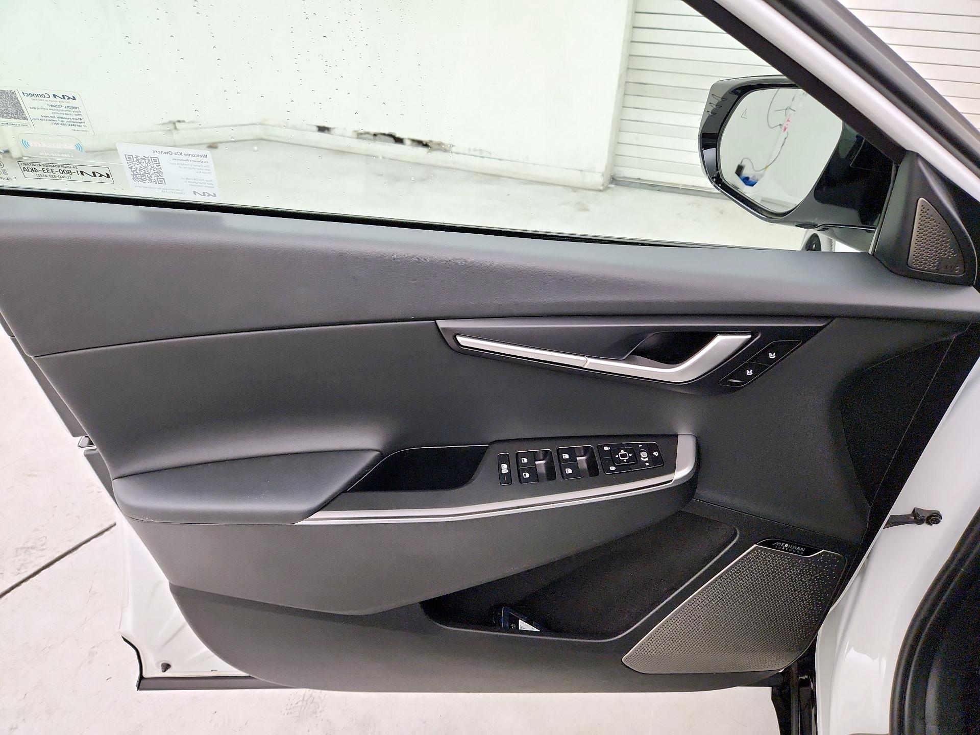 Thumbnail: 2022 Kia EV6 - 12