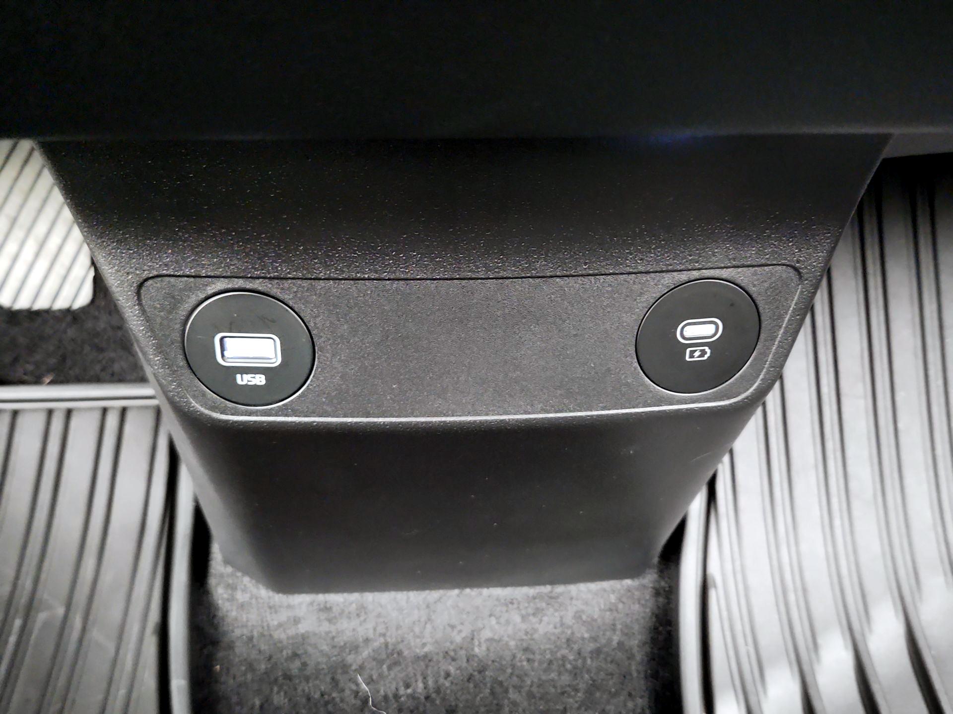 Thumbnail: 2022 Kia EV6 - 19