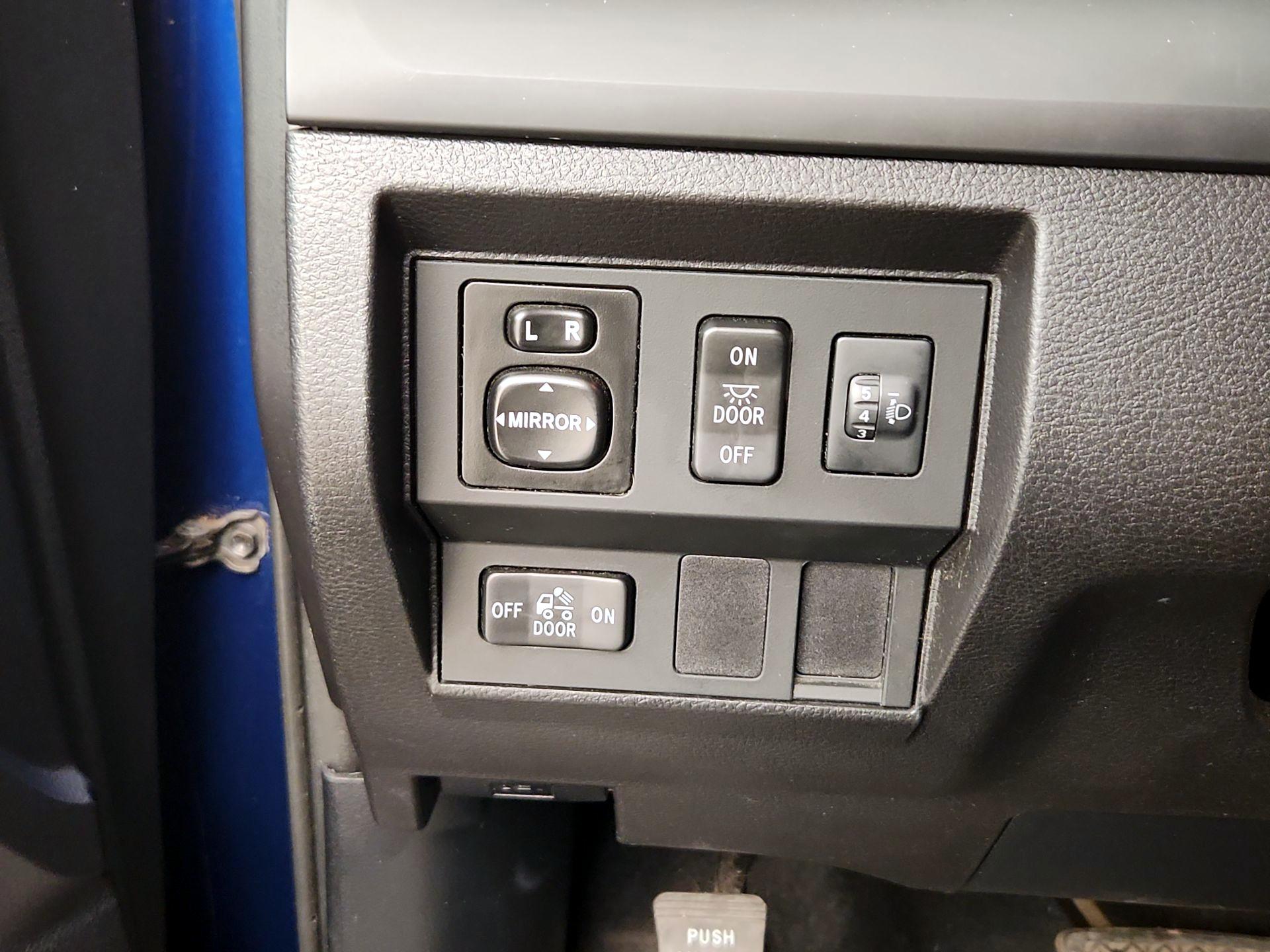 Thumbnail: 2014 Toyota Tundra - 13