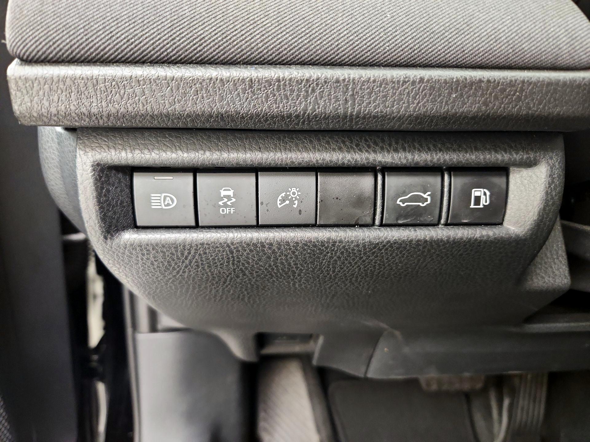 Thumbnail: 2025 Toyota Camry - 13