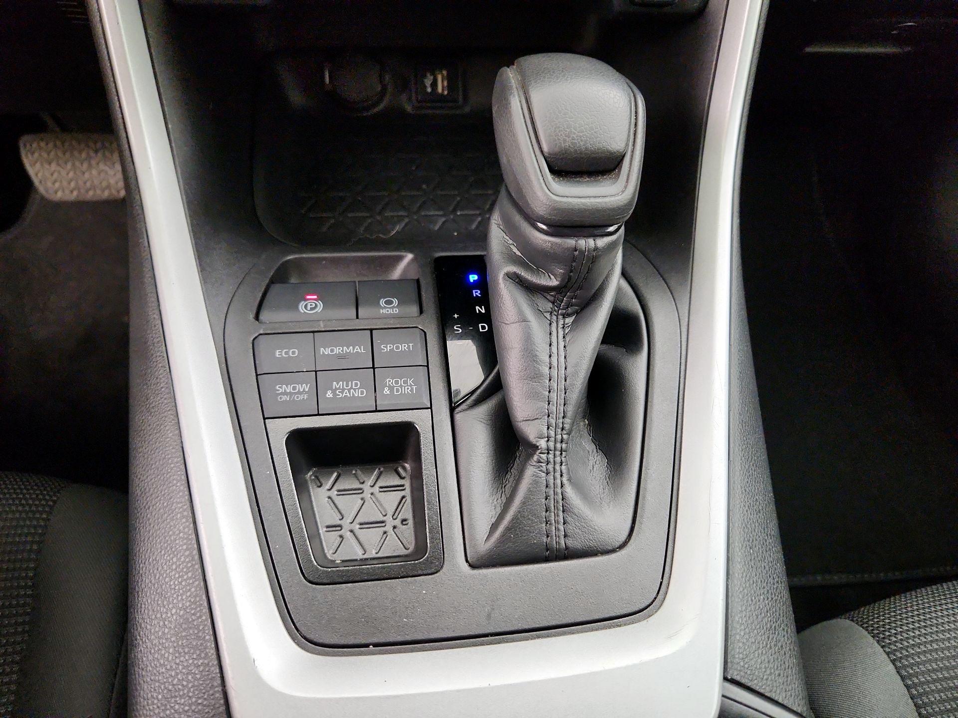 Thumbnail: 2024 Toyota RAV4 - 17