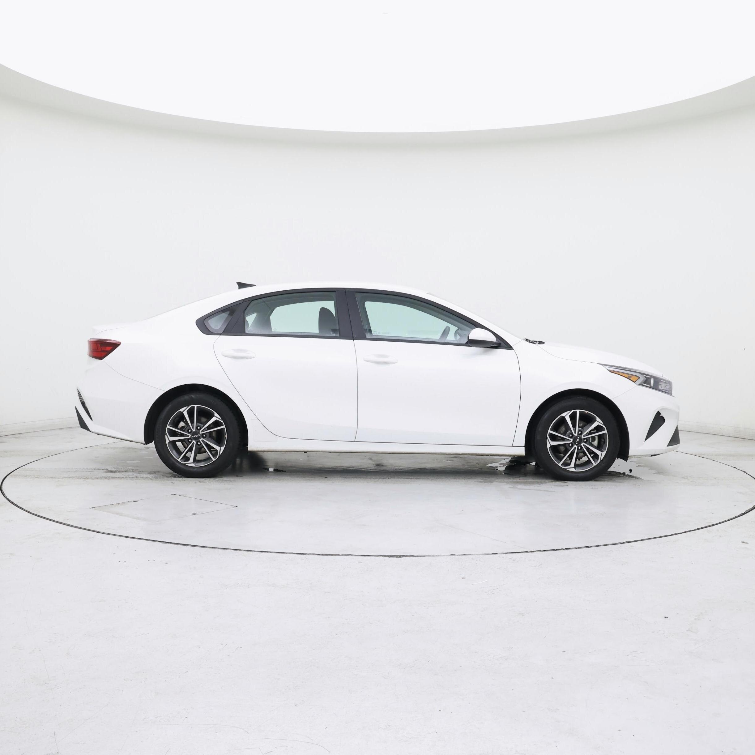 Thumbnail: 2024 Kia Forte - 7