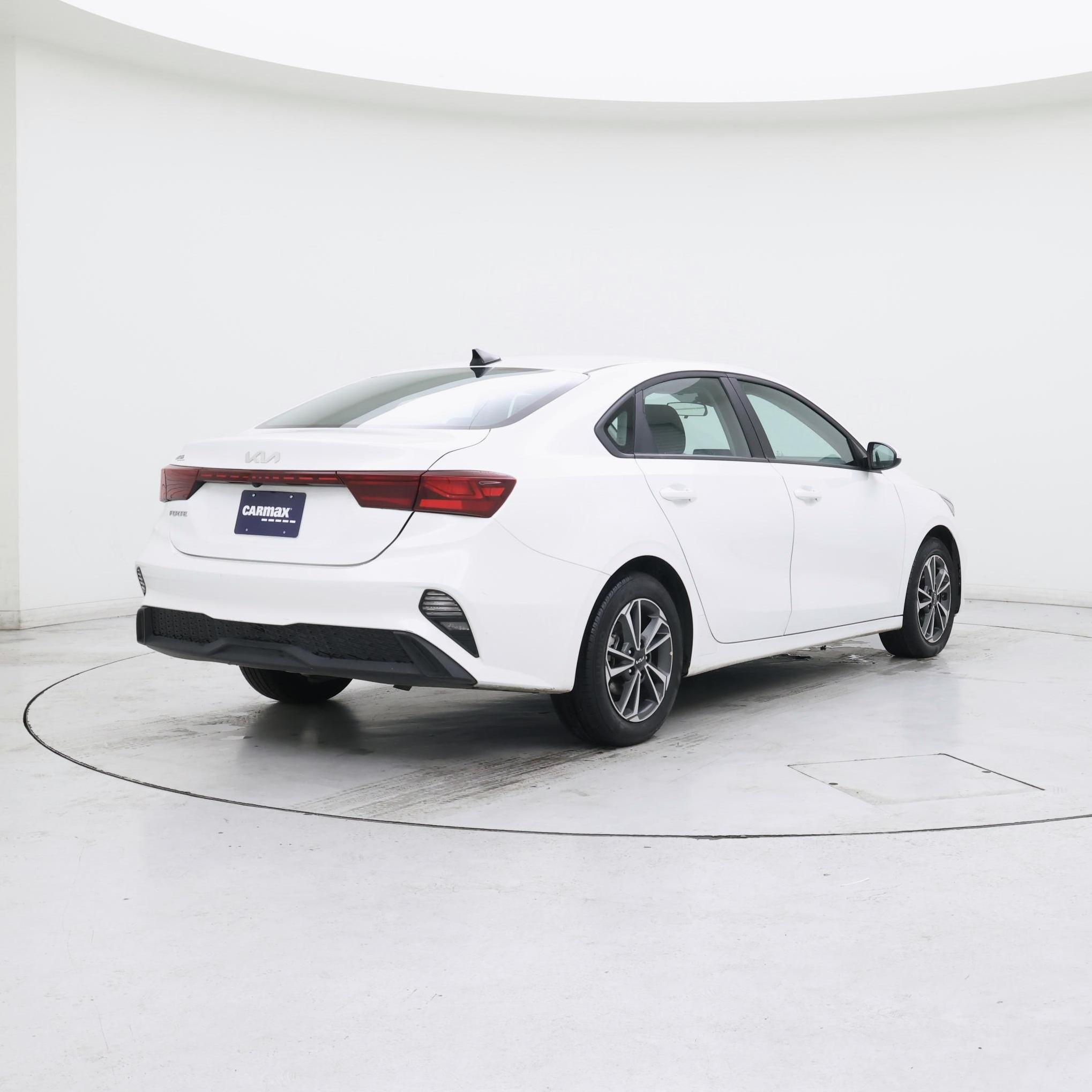 Thumbnail: 2024 Kia Forte - 8