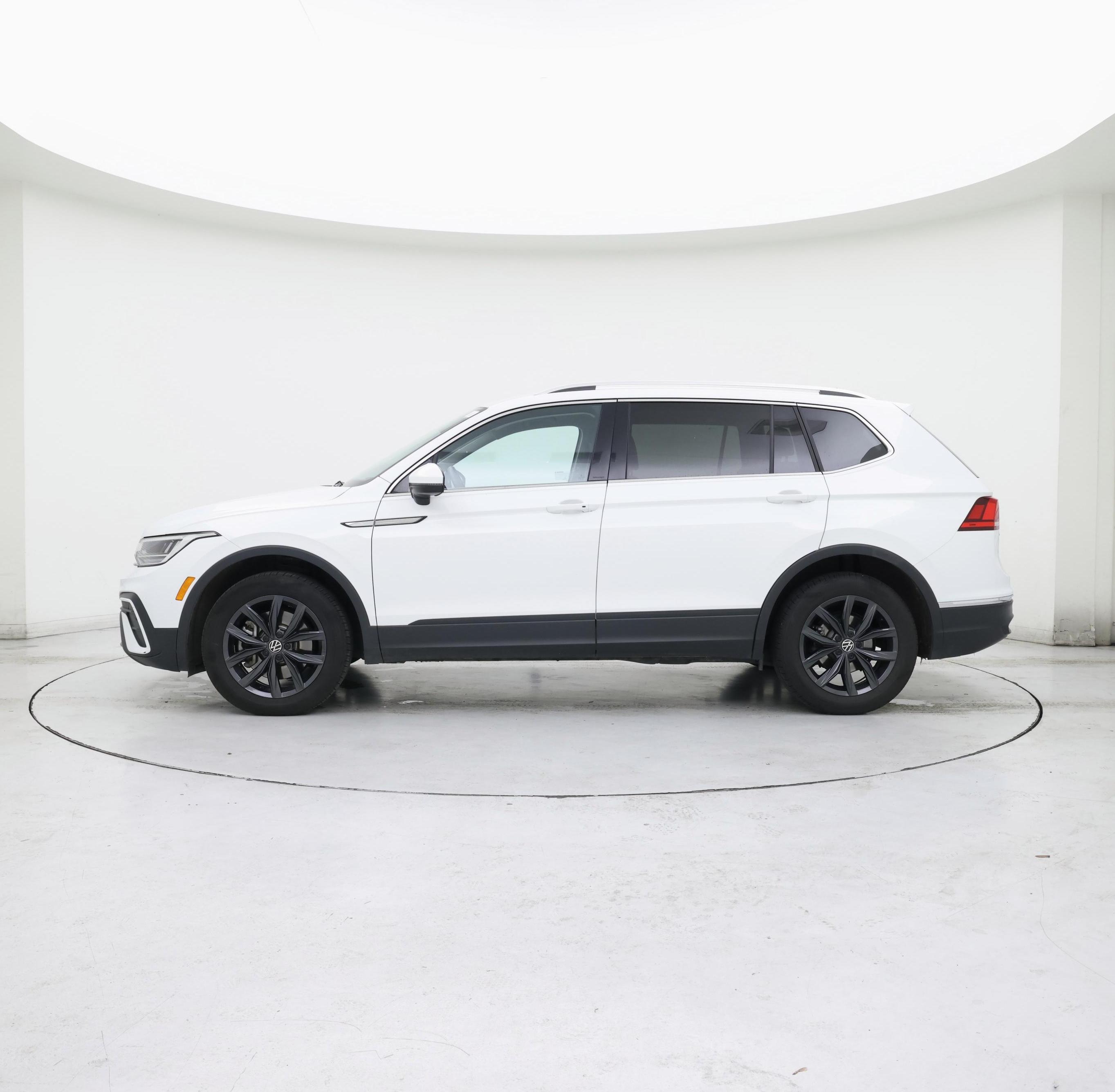 Thumbnail: 2024 Volkswagen Tiguan - 3