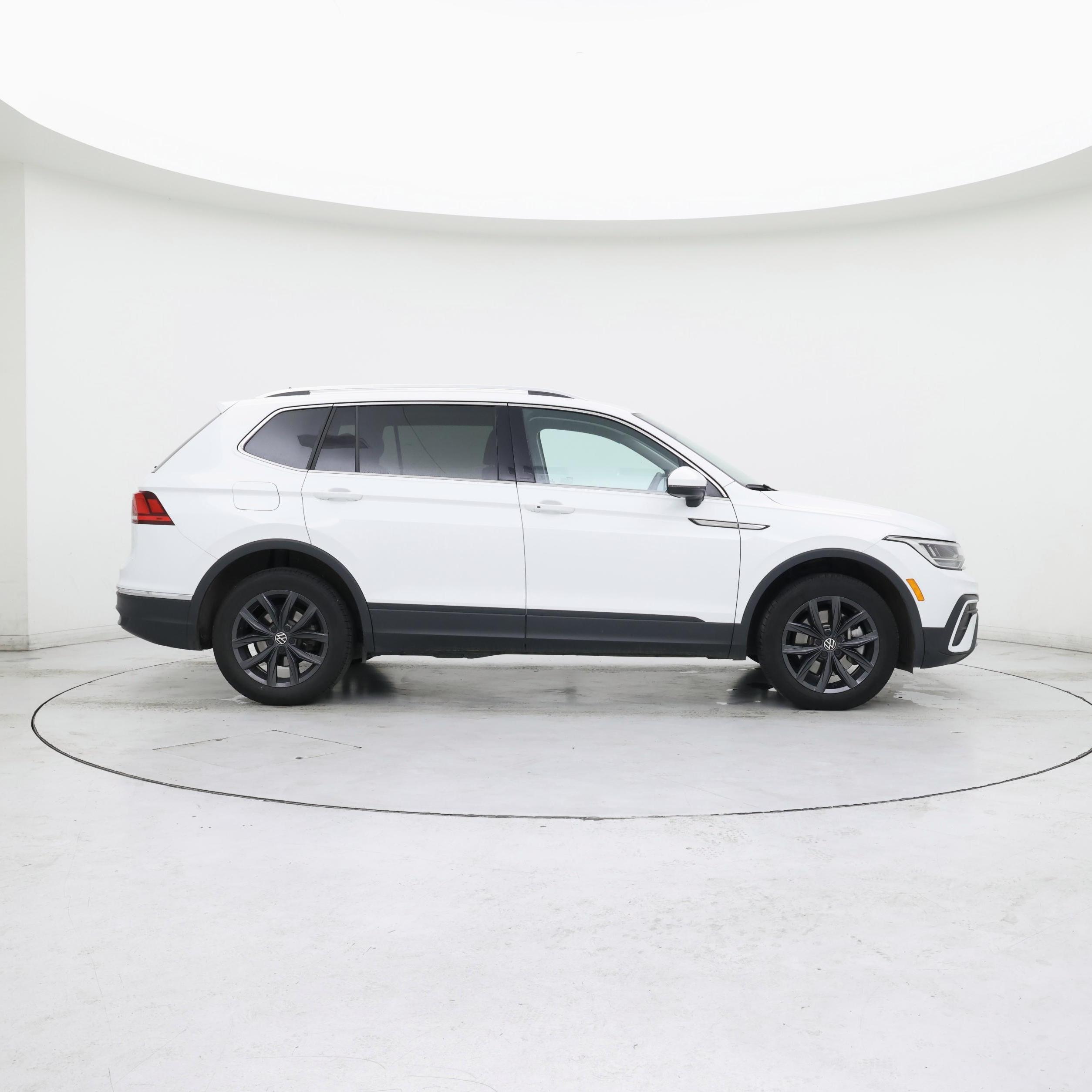 Thumbnail: 2024 Volkswagen Tiguan - 7