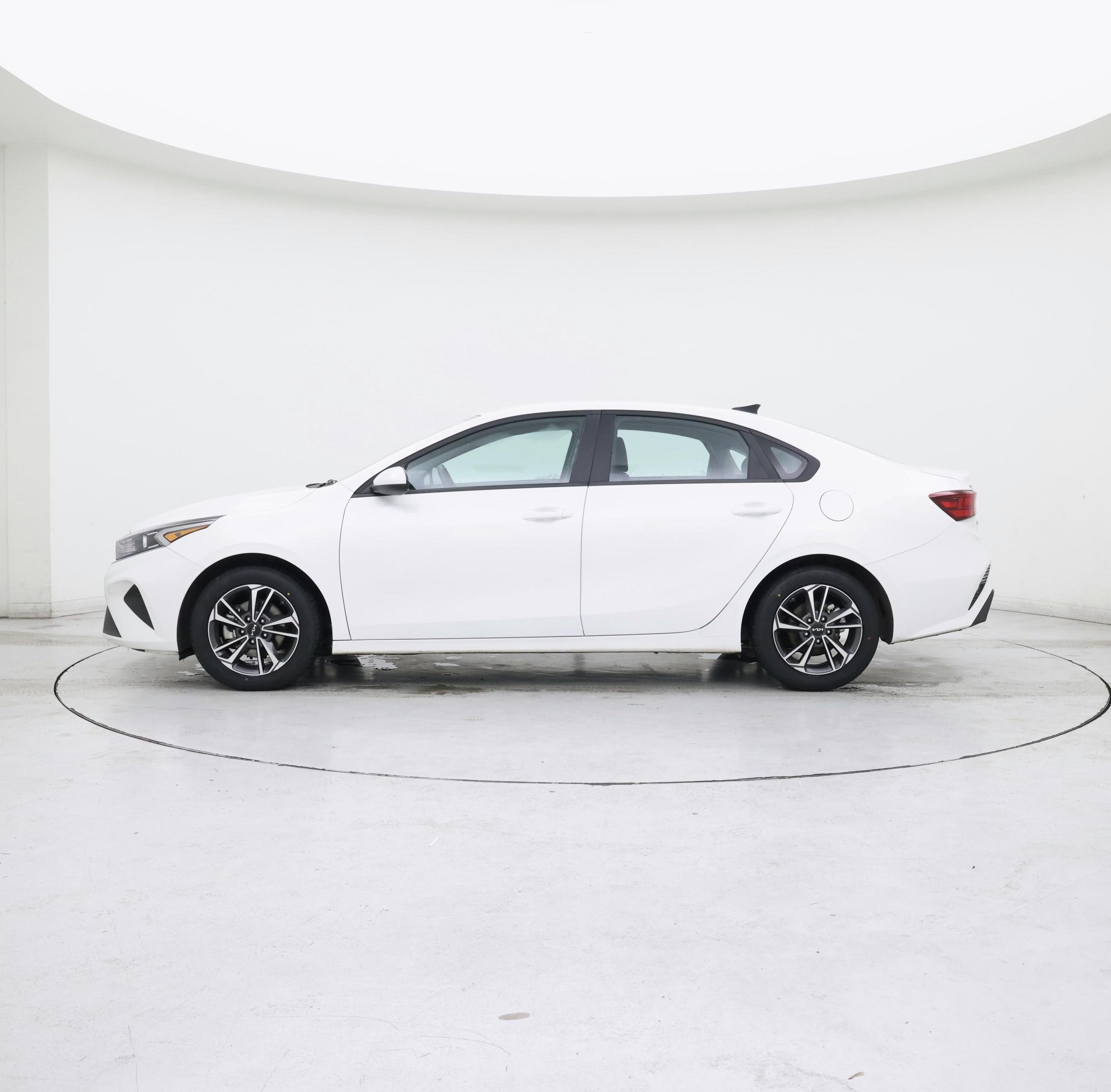 Thumbnail: 2024 Kia Forte - 3