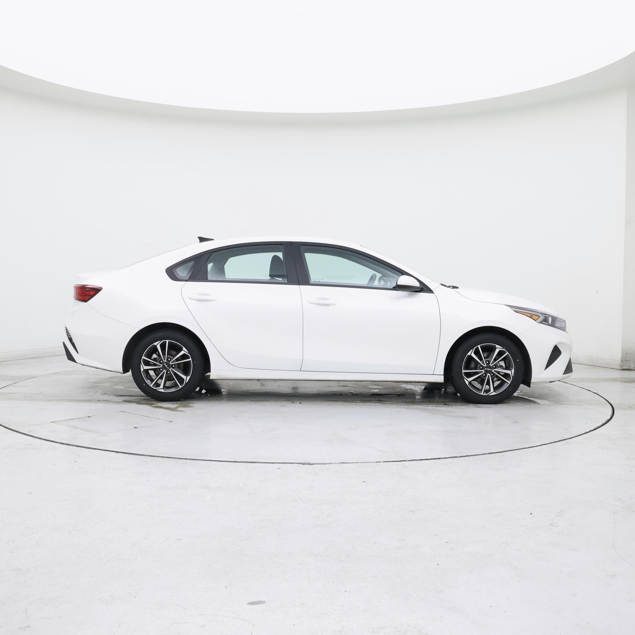 Thumbnail: 2024 Kia Forte - 7