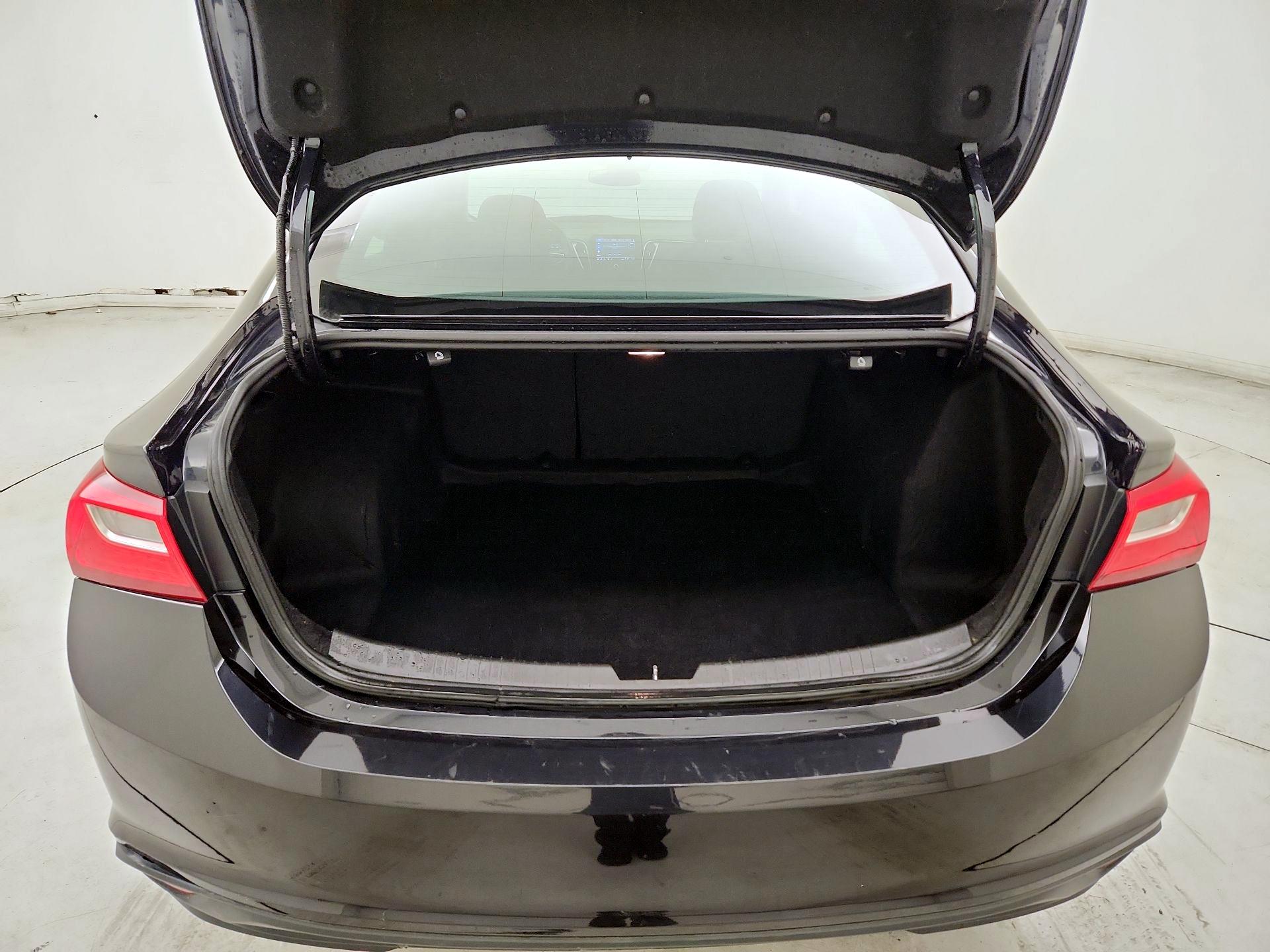 Thumbnail: 2023 Chevrolet Malibu - 20