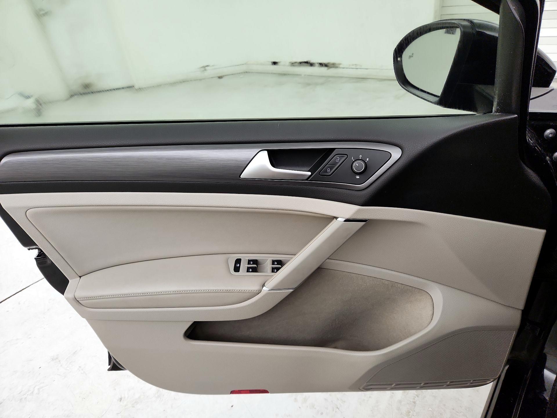 Thumbnail: 2020 Volkswagen Golf - 12