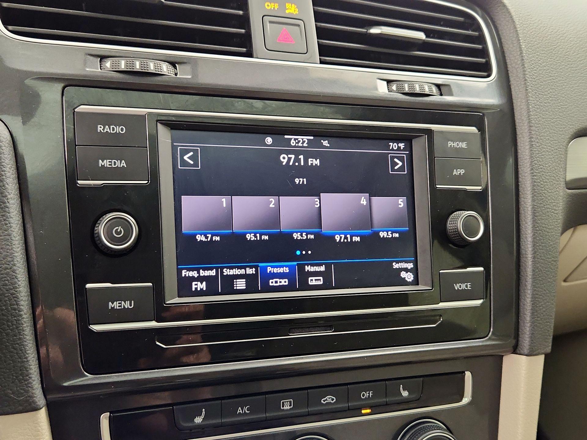 Thumbnail: 2020 Volkswagen Golf - 15