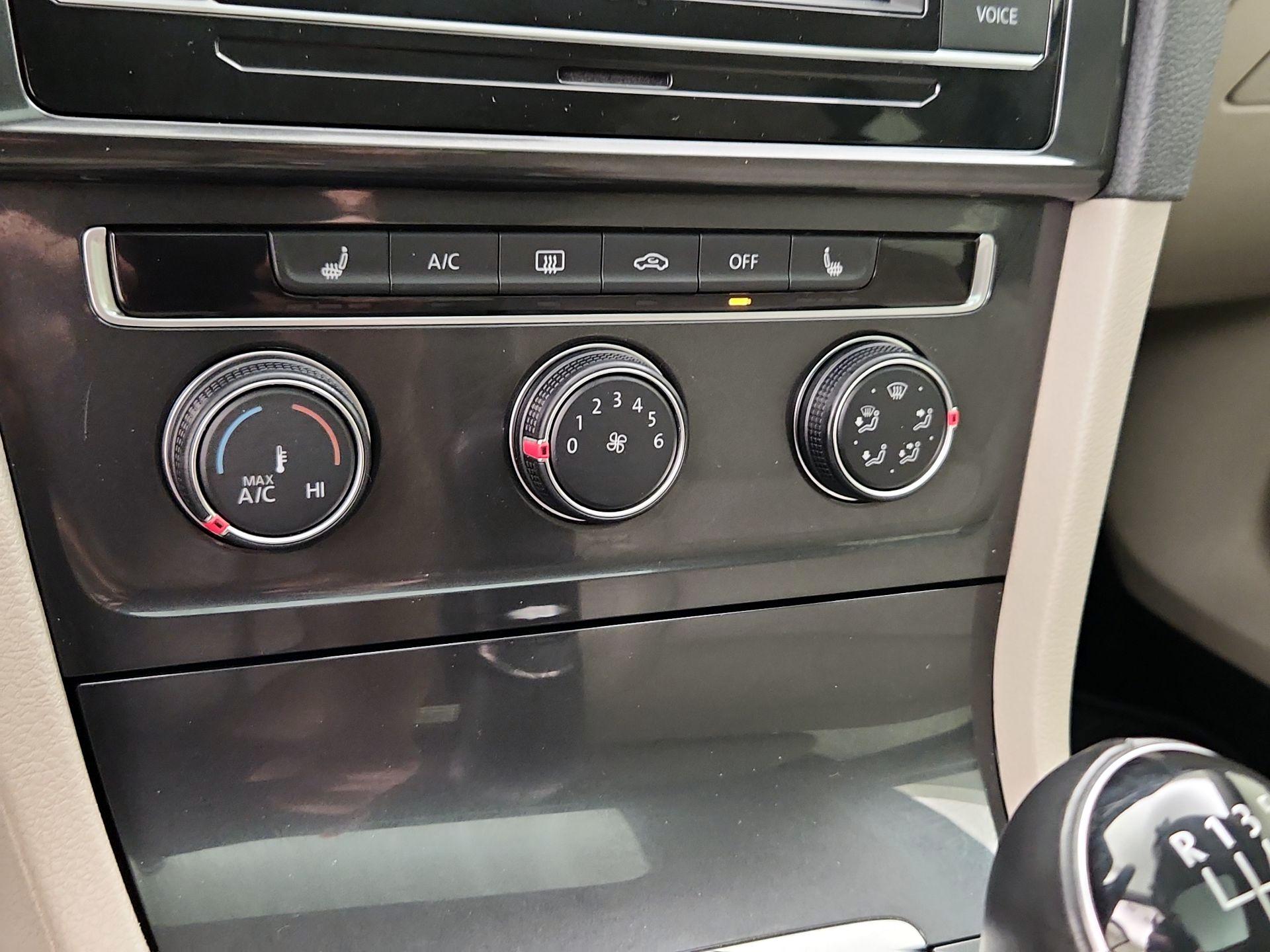 Thumbnail: 2020 Volkswagen Golf - 16