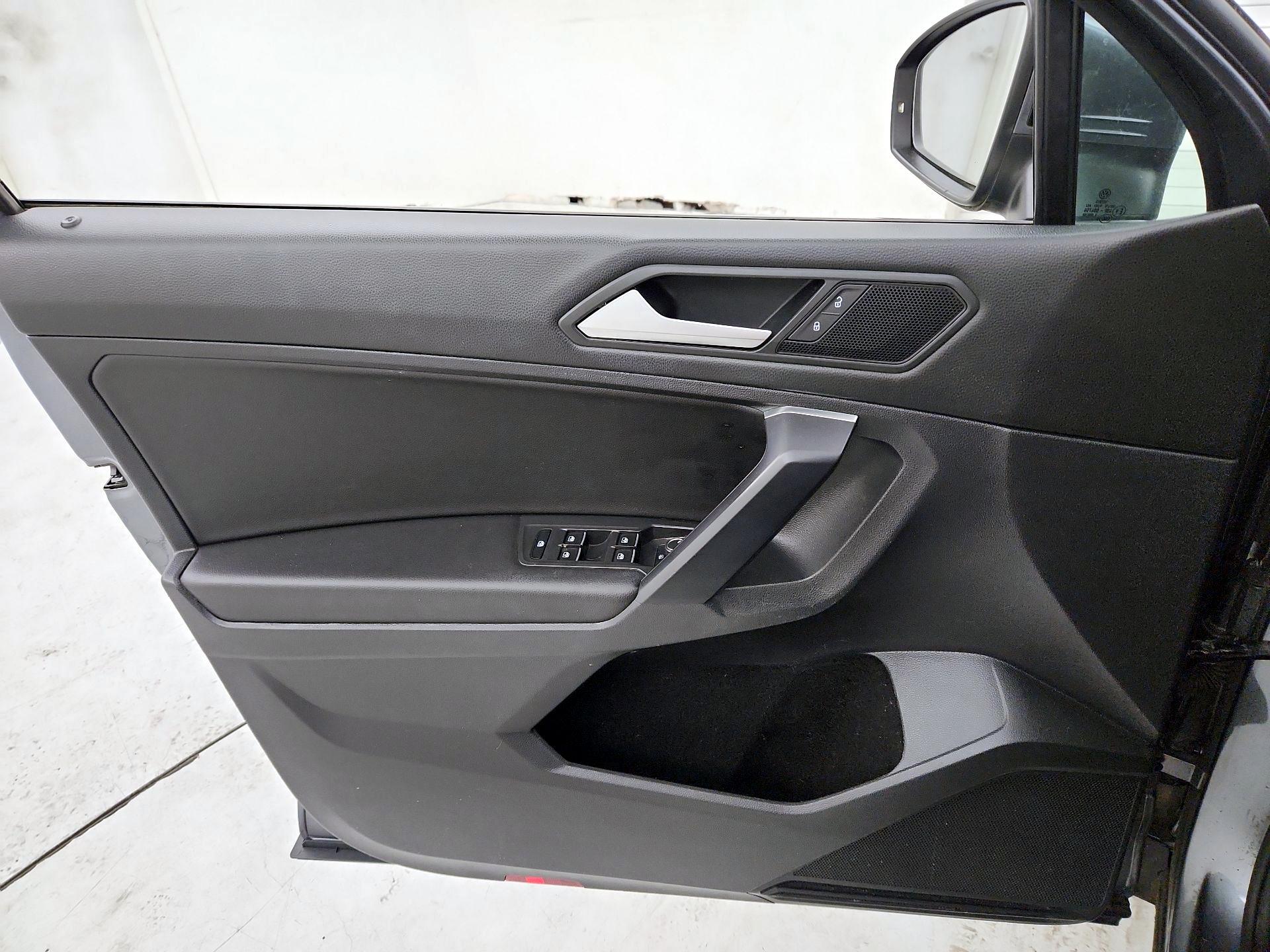 Thumbnail: 2021 Volkswagen Tiguan - 12