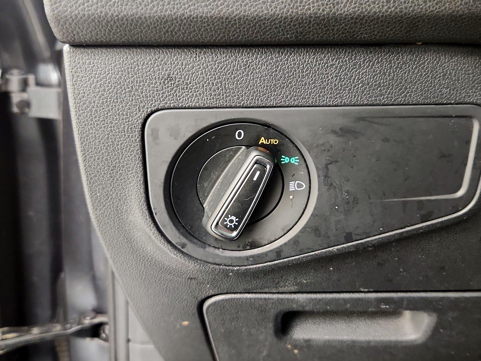 Thumbnail: 2021 Volkswagen Tiguan - 13