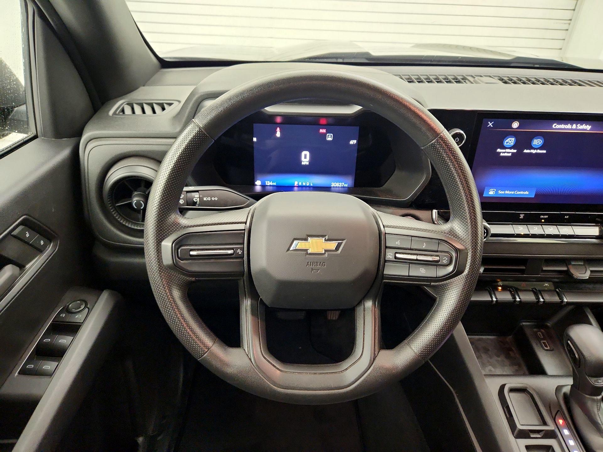 Thumbnail: 2023 Chevrolet Colorado - 10