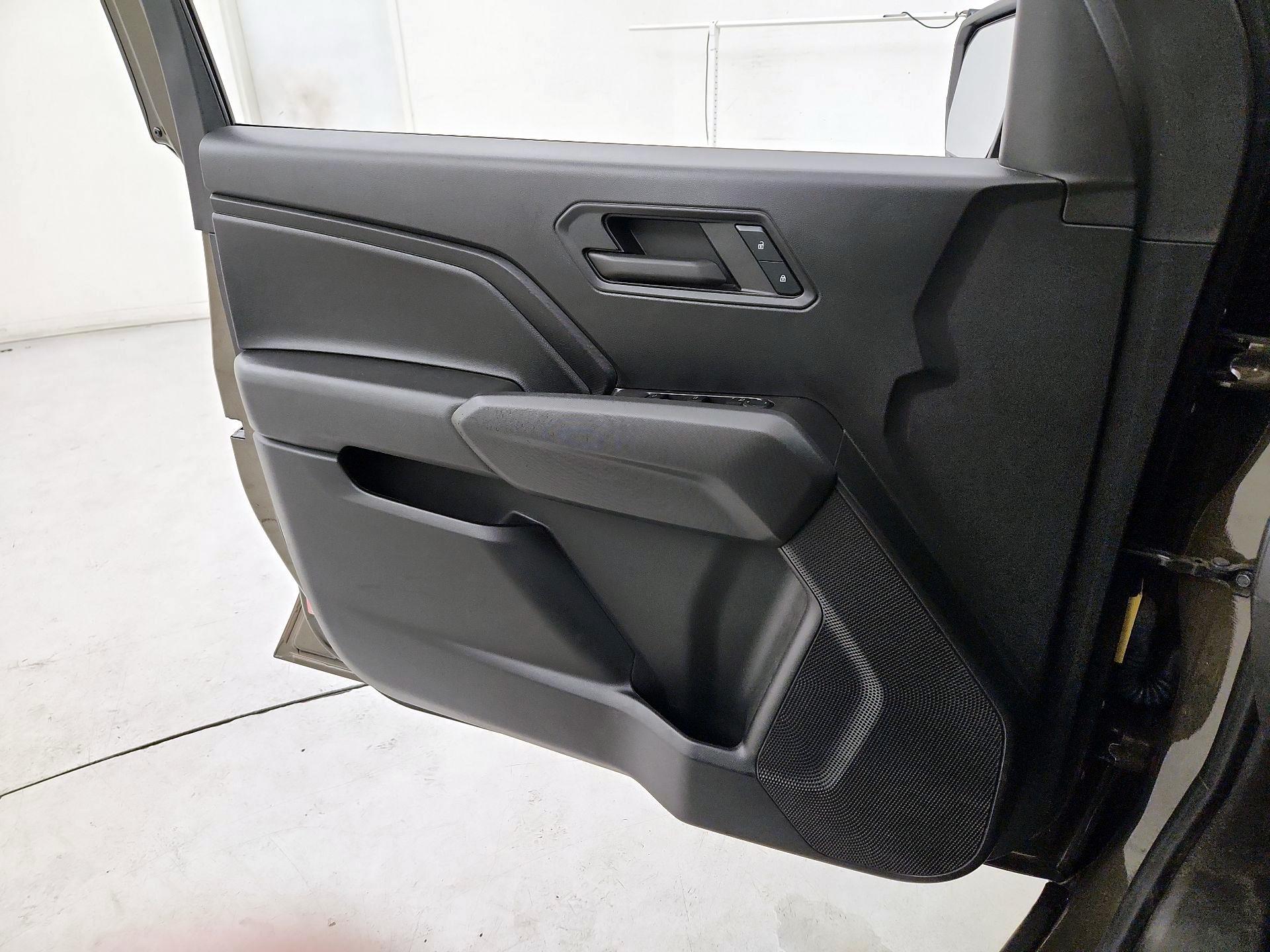 Thumbnail: 2023 Chevrolet Colorado - 12