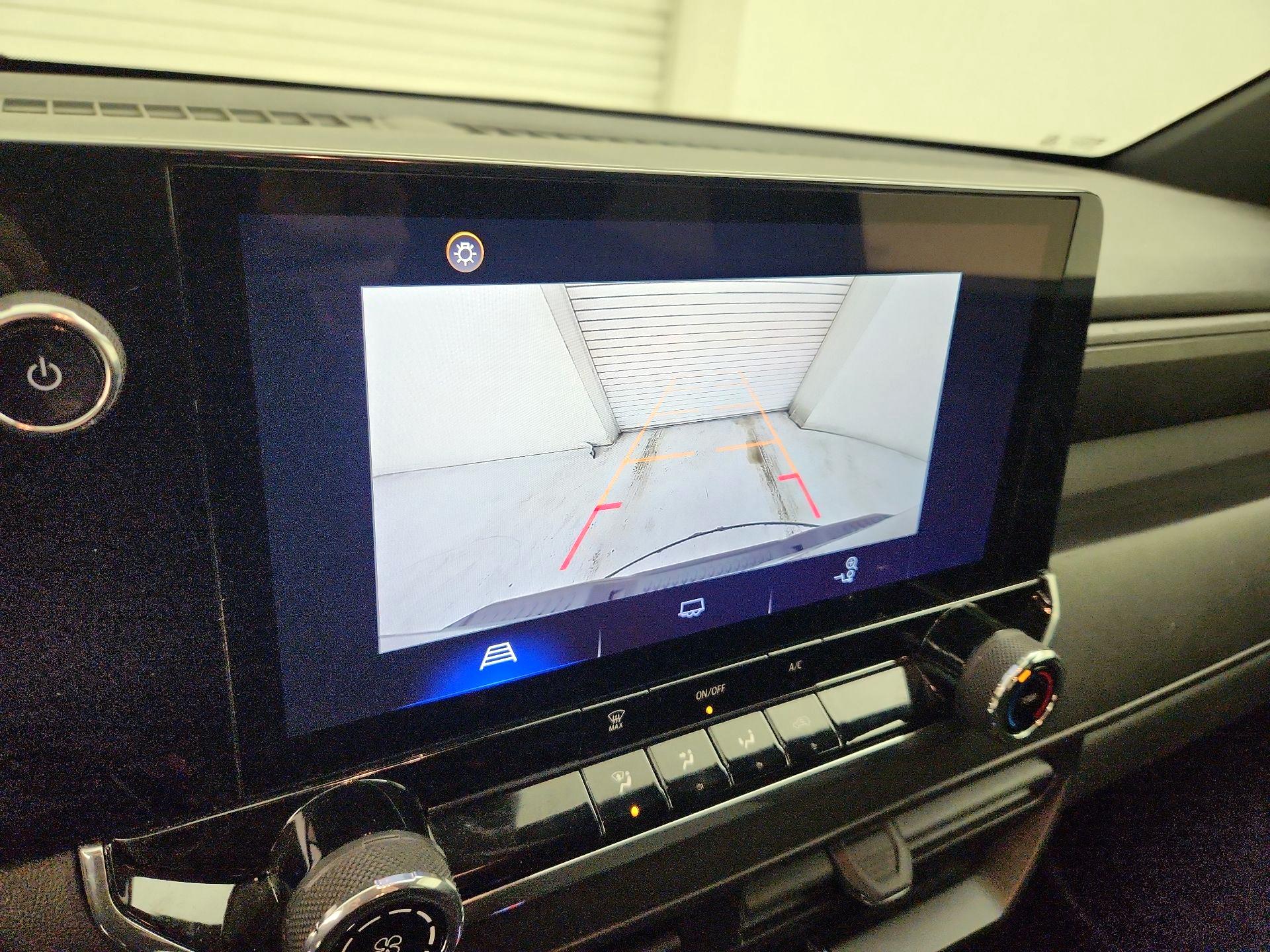 Thumbnail: 2023 Chevrolet Colorado - 13