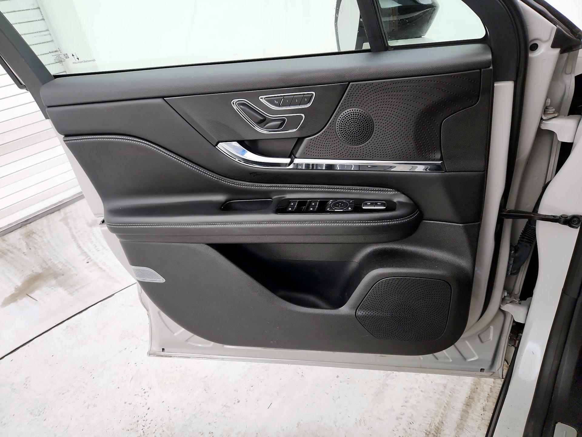 Thumbnail: 2023 Lincoln Corsair - 12