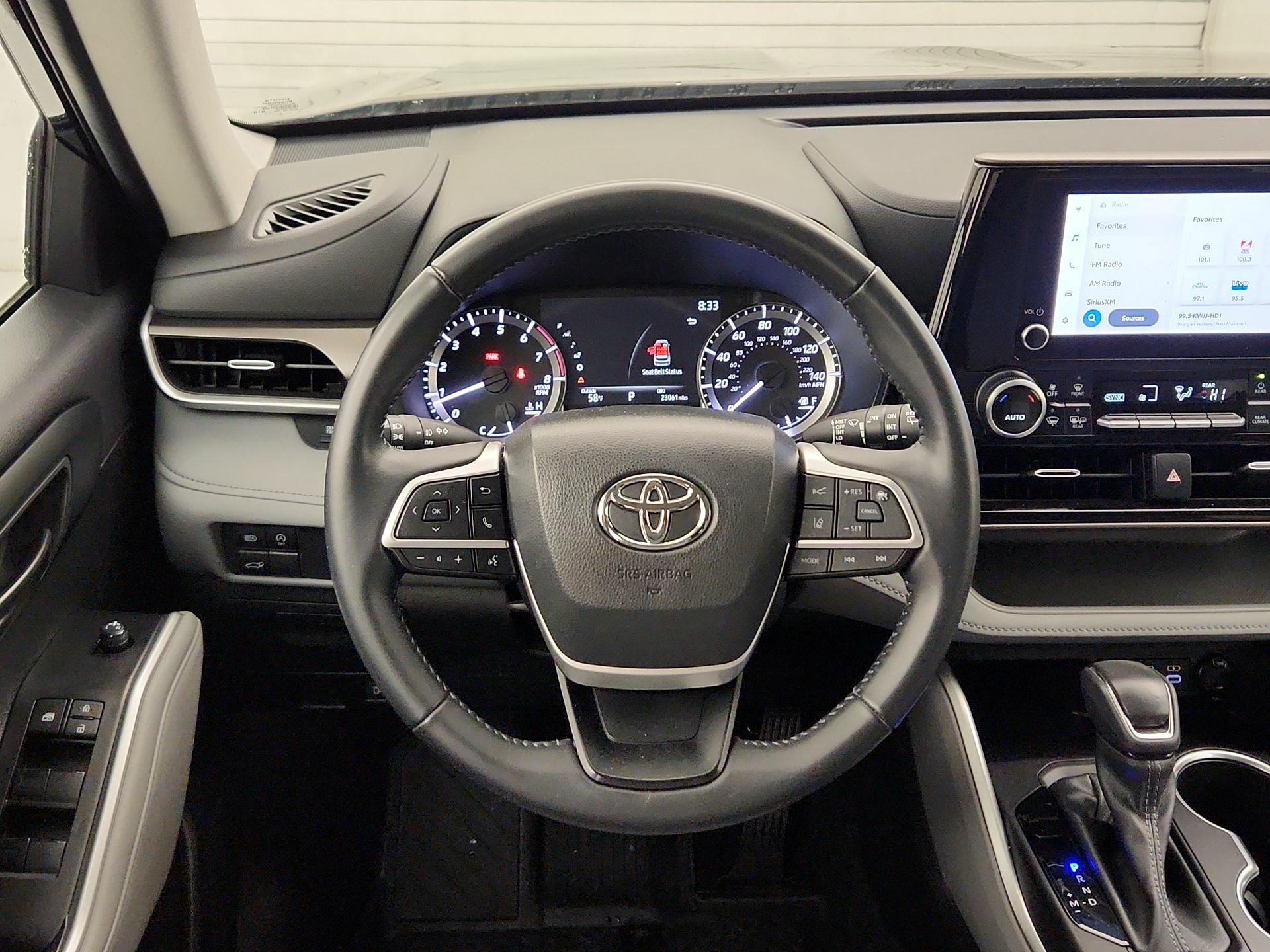 Thumbnail: 2023 Toyota Highlander - 10