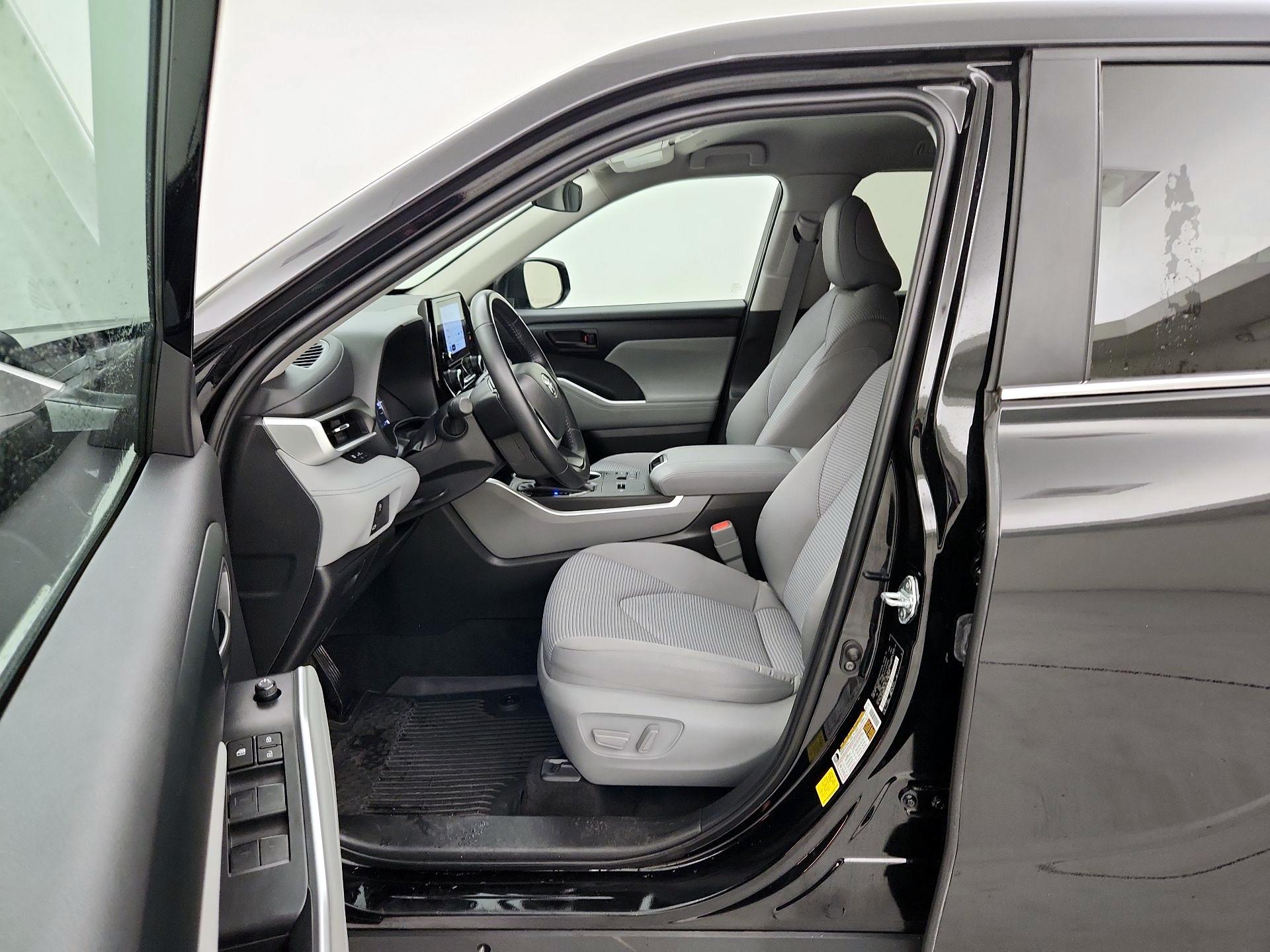 Thumbnail: 2023 Toyota Highlander - 11