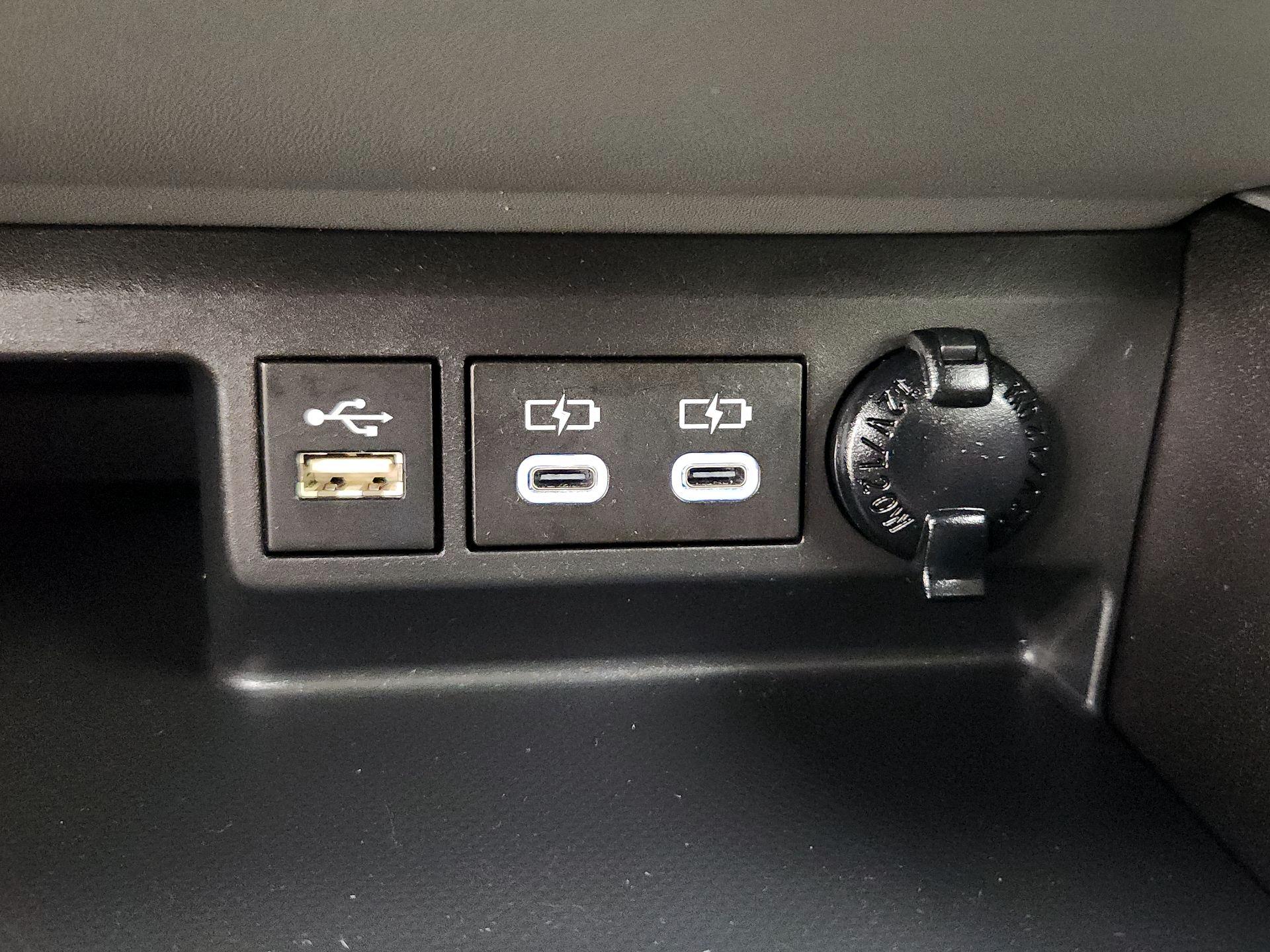 Thumbnail: 2023 Toyota Highlander - 18