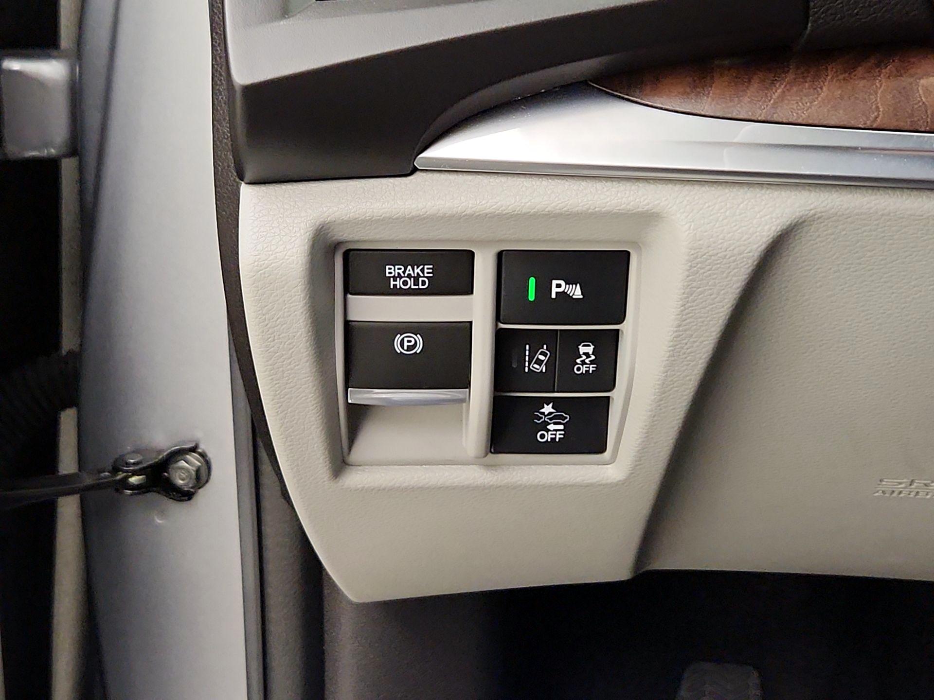 Thumbnail: 2020 Acura MDX - 13