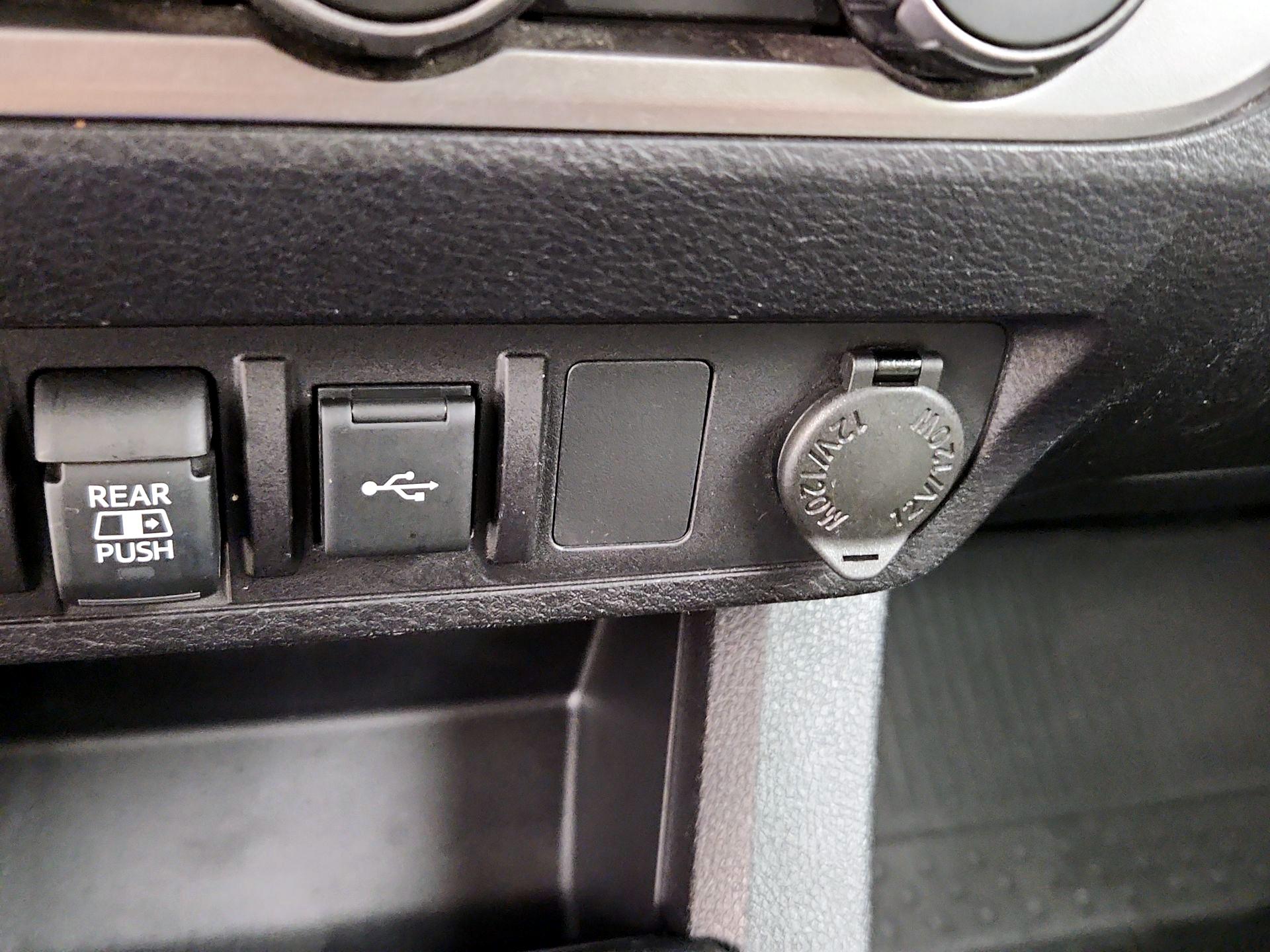 Thumbnail: 2021 Toyota Tacoma - 18