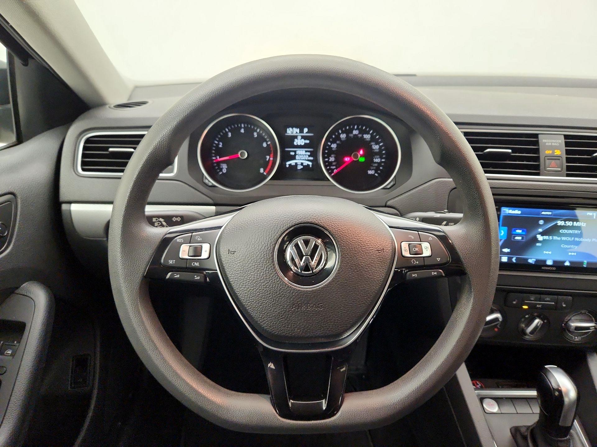 Thumbnail: 2016 Volkswagen Jetta - 10