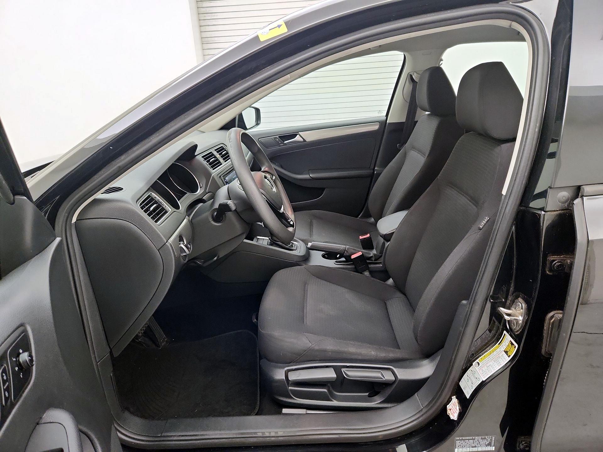 Thumbnail: 2016 Volkswagen Jetta - 11