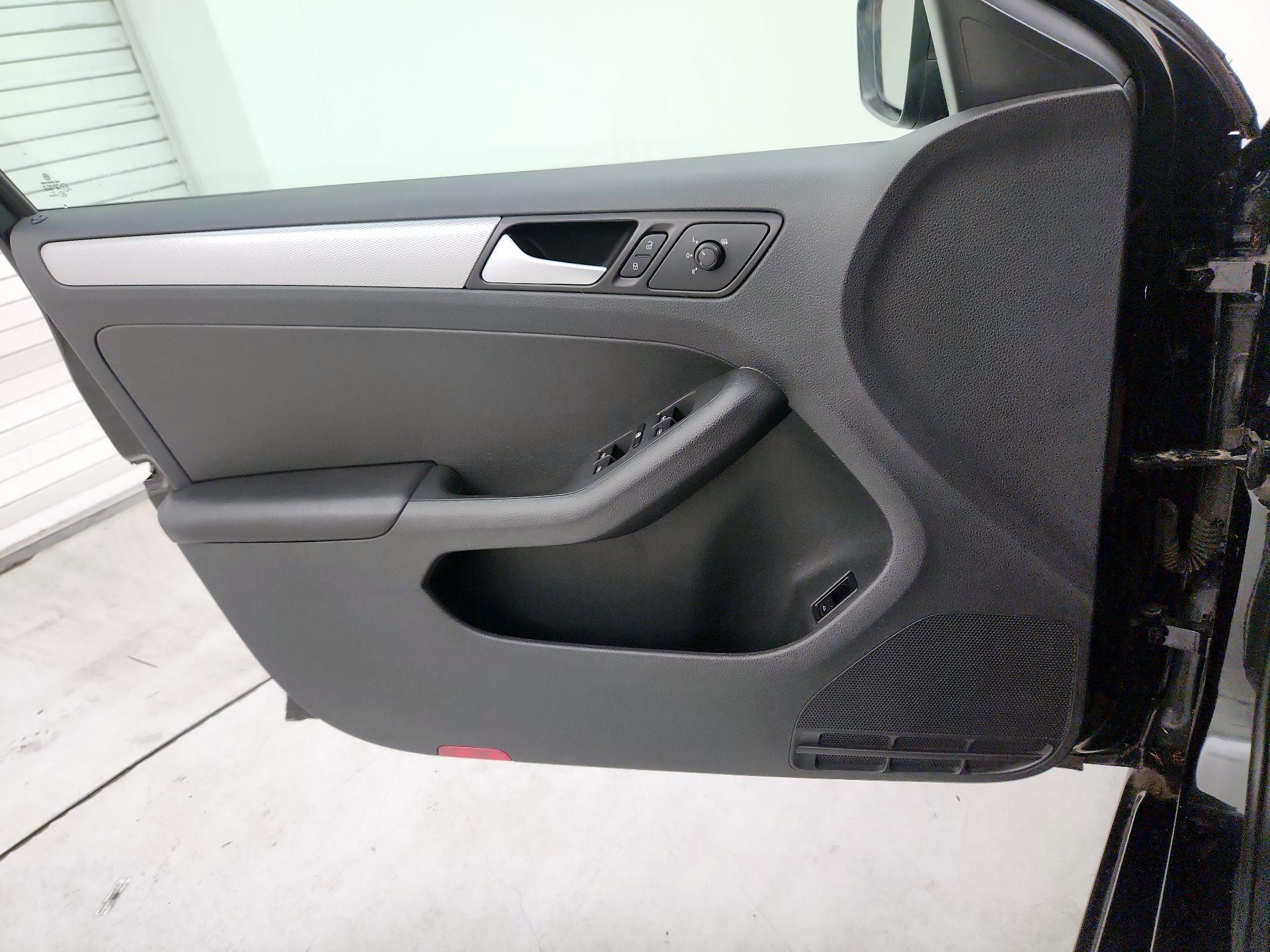 Thumbnail: 2016 Volkswagen Jetta - 12