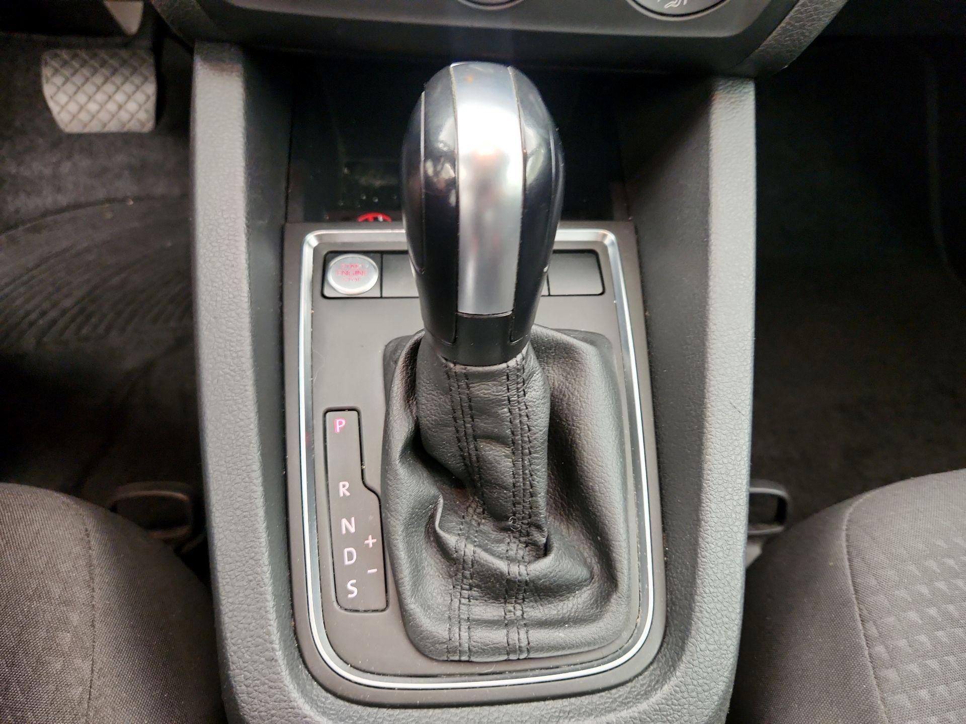 Thumbnail: 2016 Volkswagen Jetta - 17