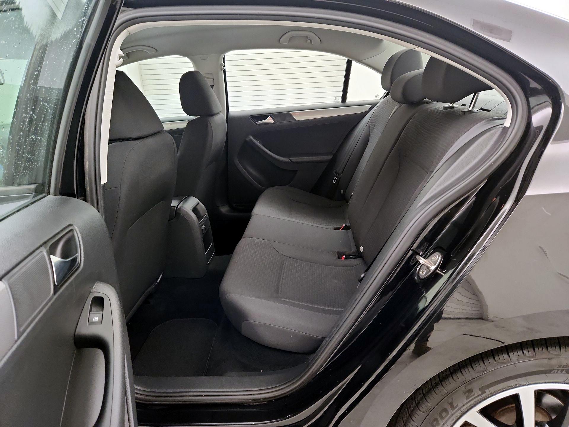 Thumbnail: 2016 Volkswagen Jetta - 19