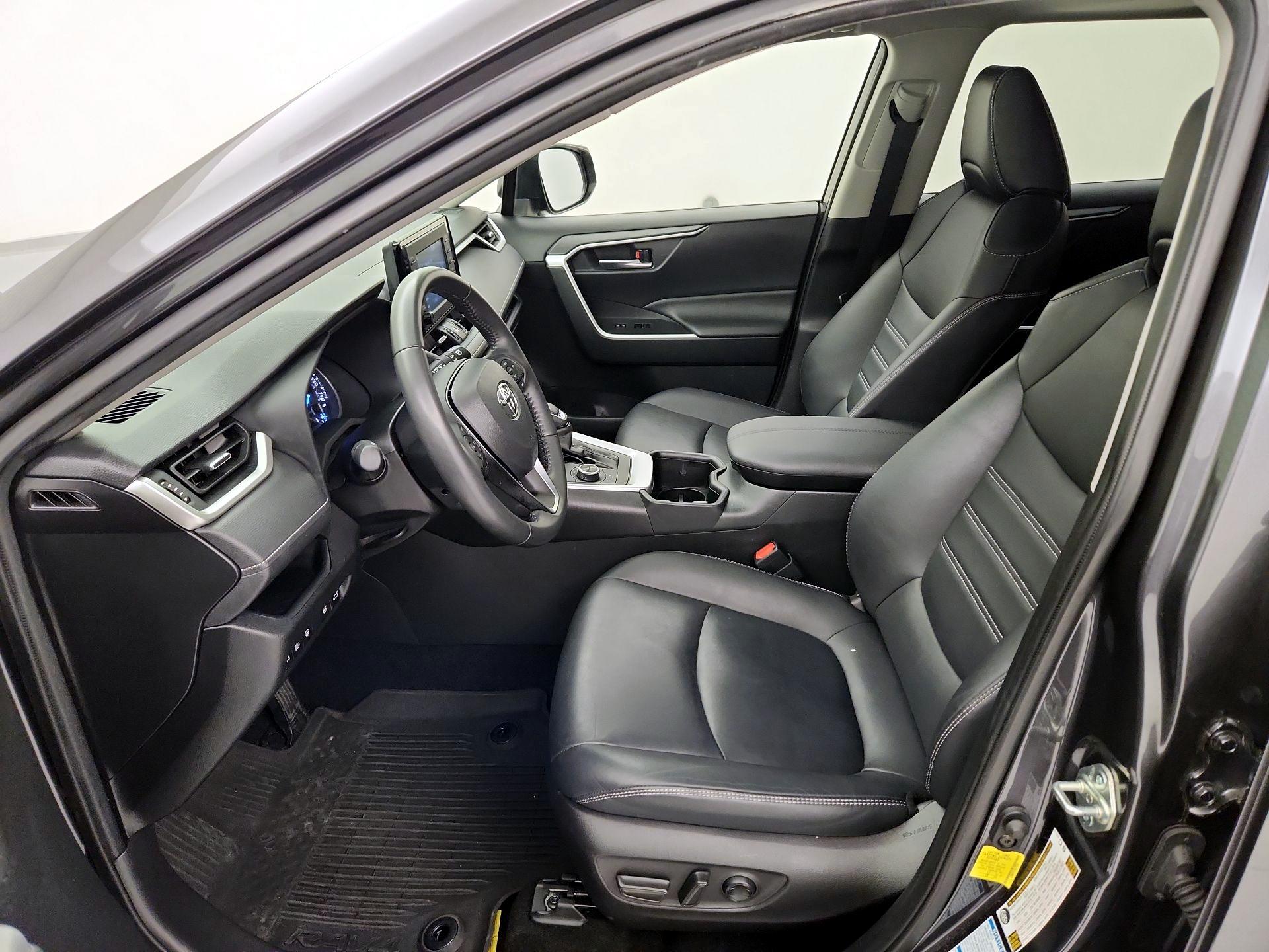 Thumbnail: 2022 Toyota RAV4 - 11