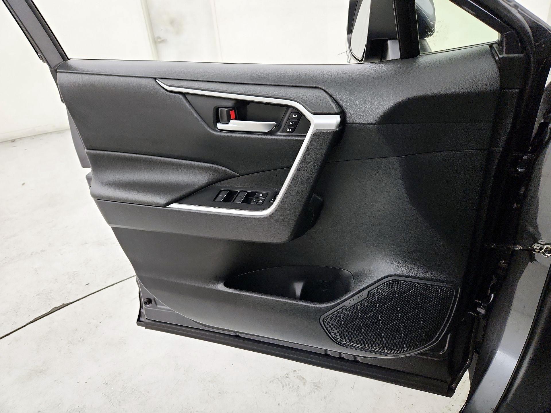 Thumbnail: 2022 Toyota RAV4 - 12