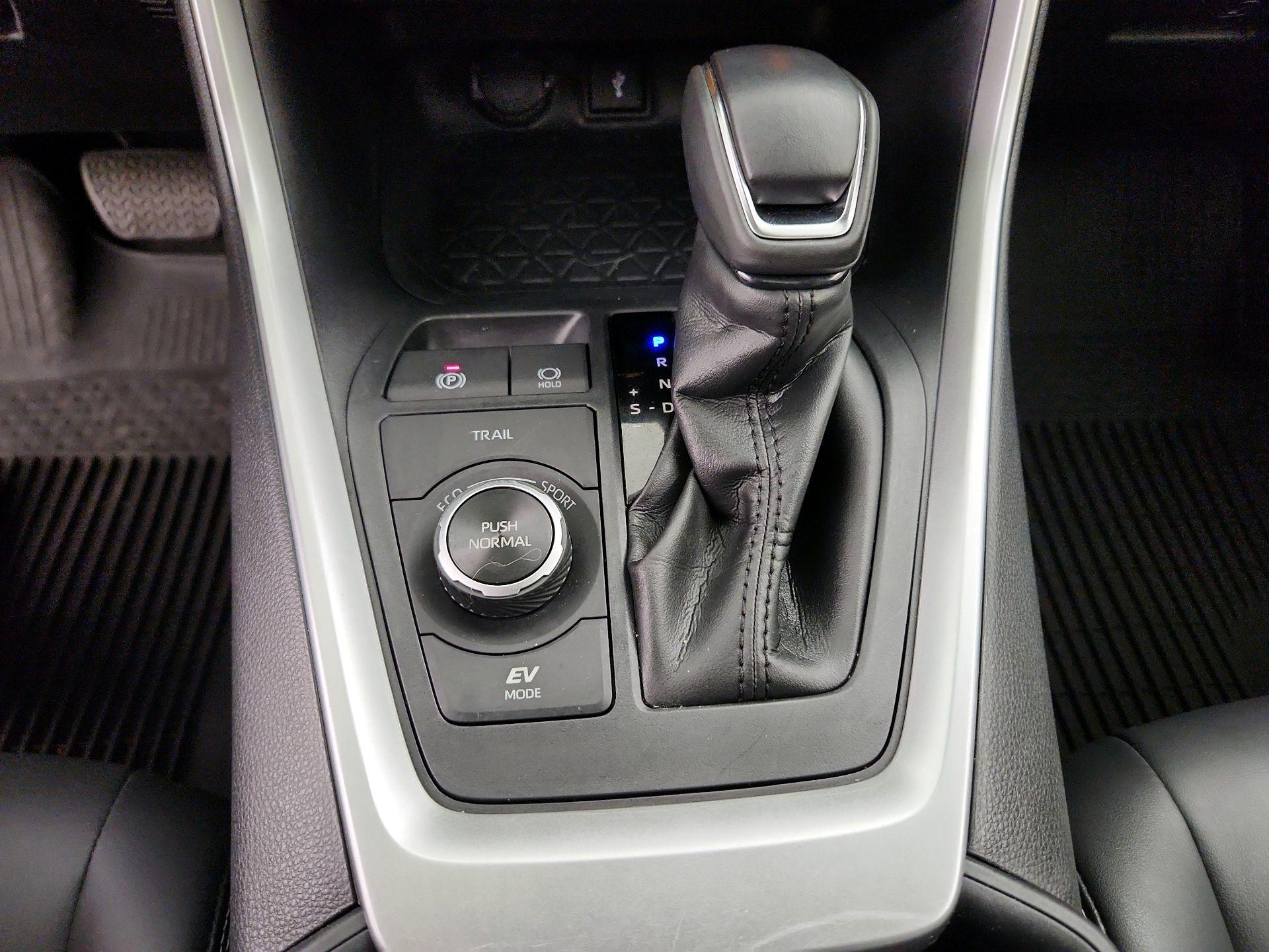 Thumbnail: 2022 Toyota RAV4 - 17