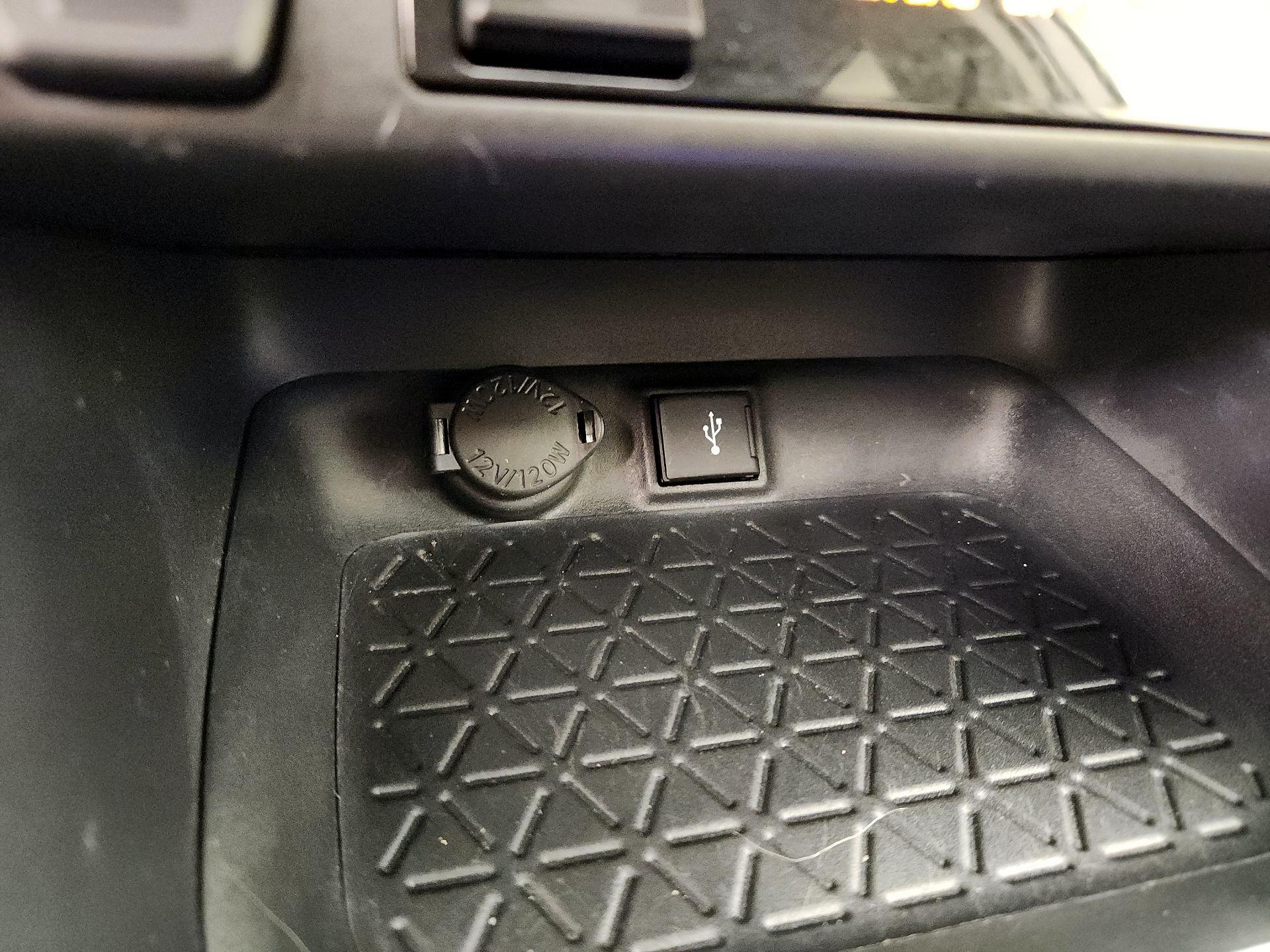 Thumbnail: 2022 Toyota RAV4 - 18