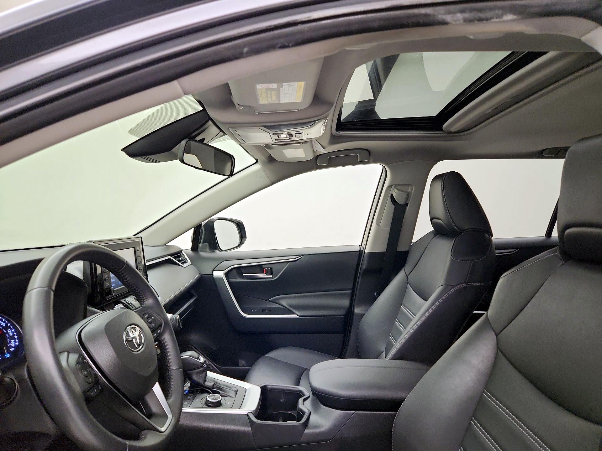 Thumbnail: 2022 Toyota RAV4 - 19