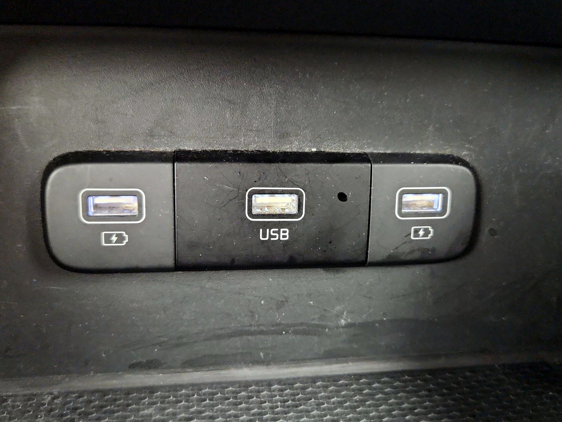 Thumbnail: 2024 Kia Carnival - 18