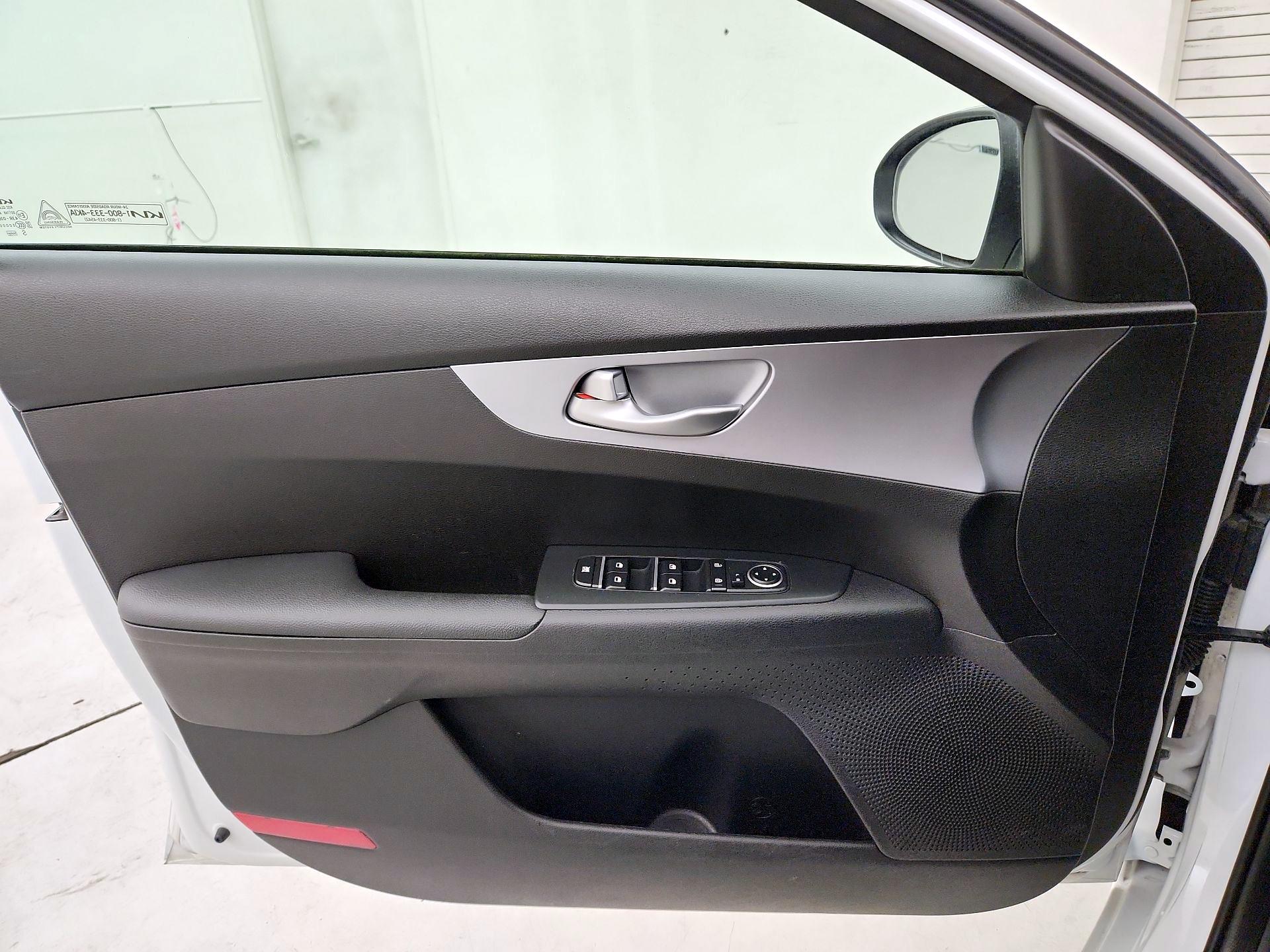 Thumbnail: 2023 Kia Forte - 12