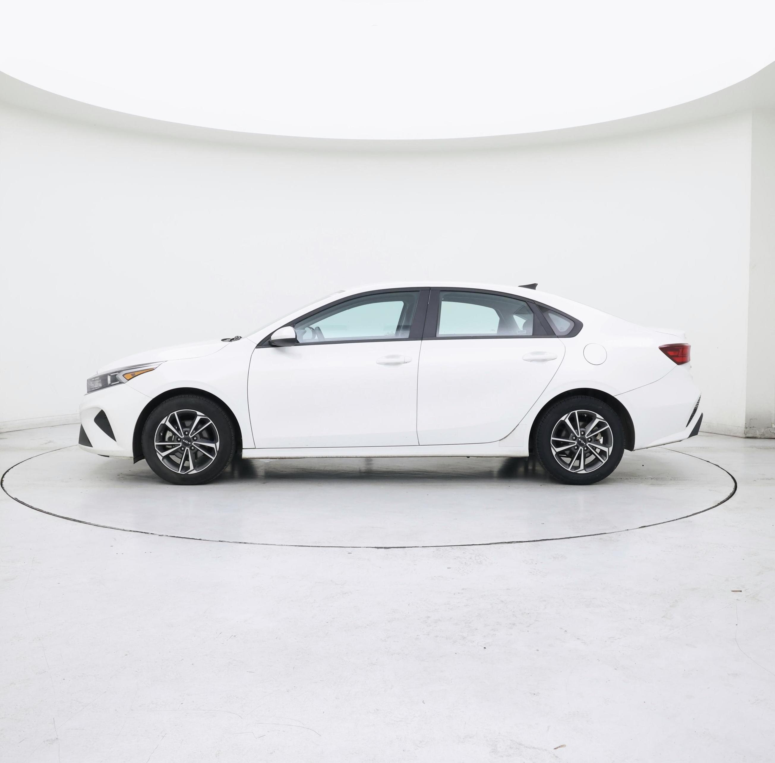 Thumbnail: 2023 Kia Forte - 3